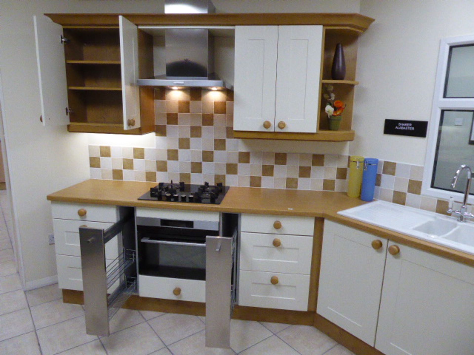 Shaker alabaster kitchen with oak wood laminate worktops. Max measurement is 380cm x 210cm. With - Image 5 of 10