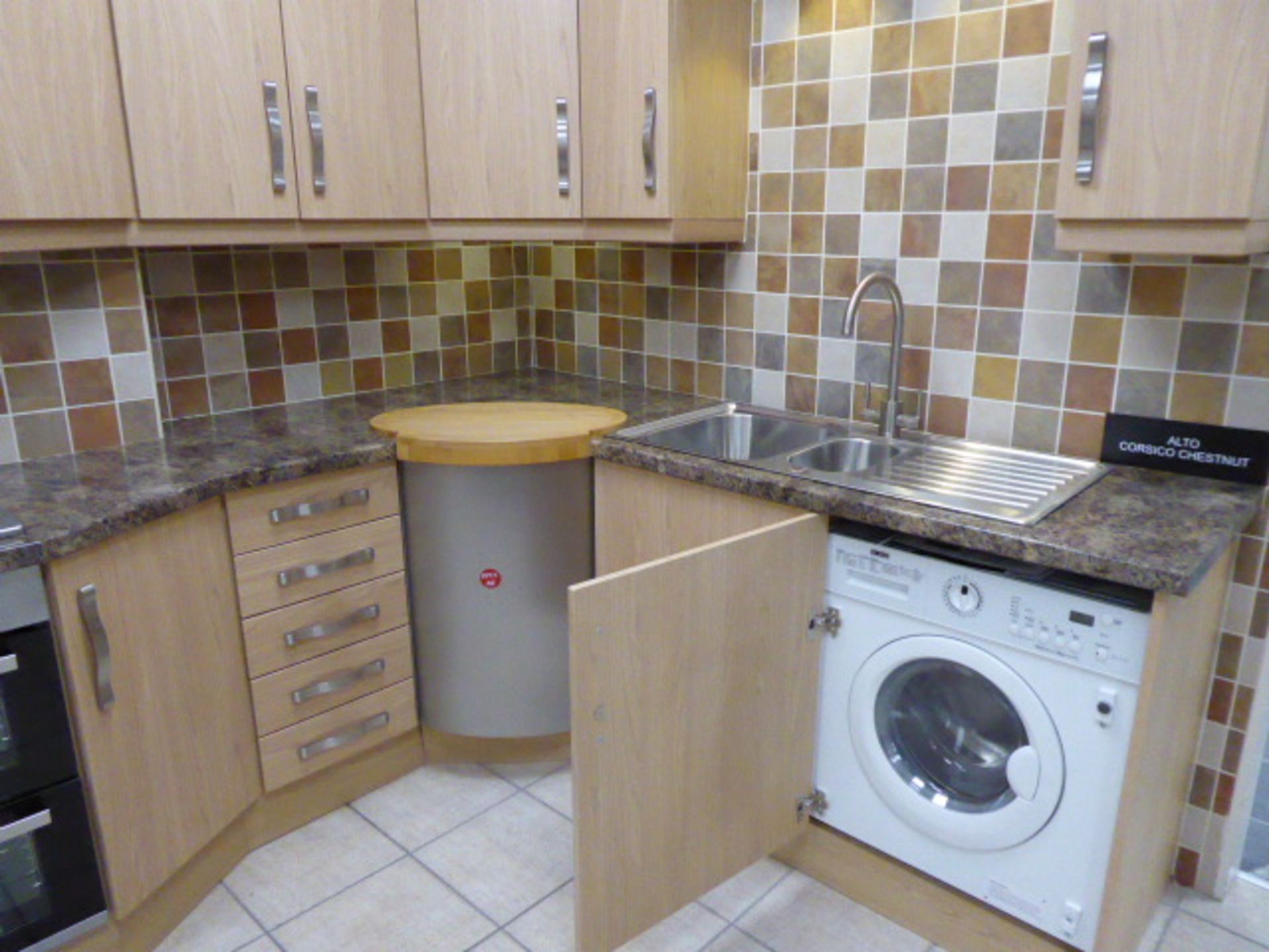 Alto Corsico chestnut L-shaped kitchen with stone effect laminate worktops. Max measurement is 345cm - Image 7 of 15