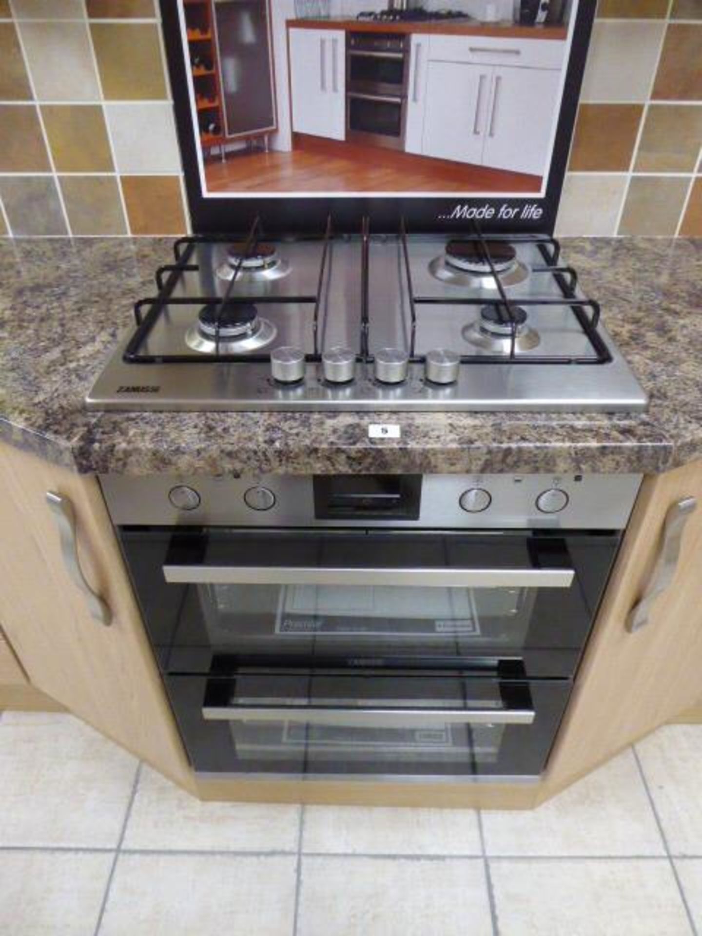 Alto Corsico chestnut L-shaped kitchen with stone effect laminate worktops. Max measurement is 345cm - Image 5 of 15