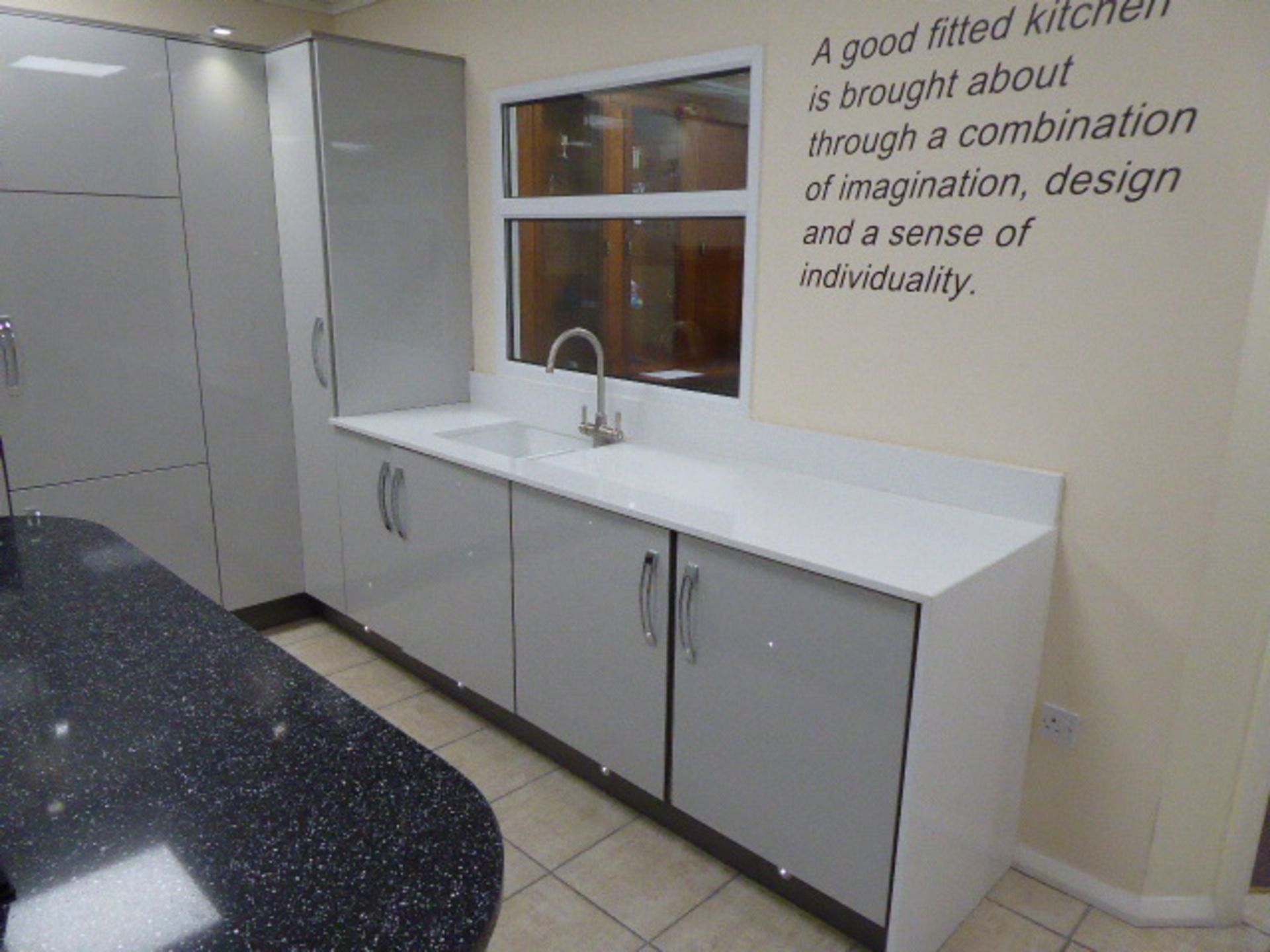 Large Roma dark grey and light grey kitchen with quartz worktops in an L-shape with a breakfast - Image 7 of 33