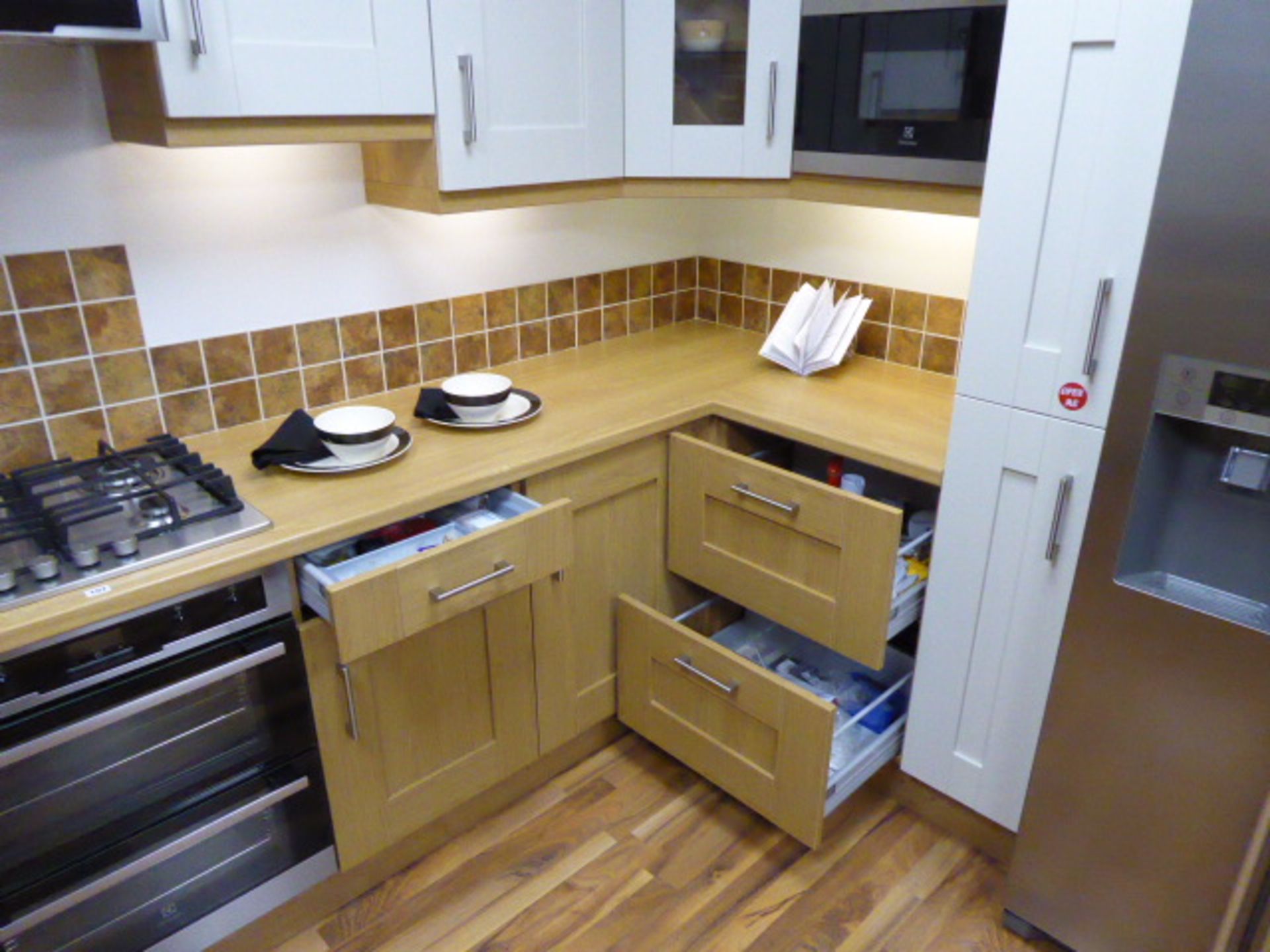 Milbourne oak and almond kitchen with oak effect laminate worktops. Max measurement is 390cm x - Image 11 of 13