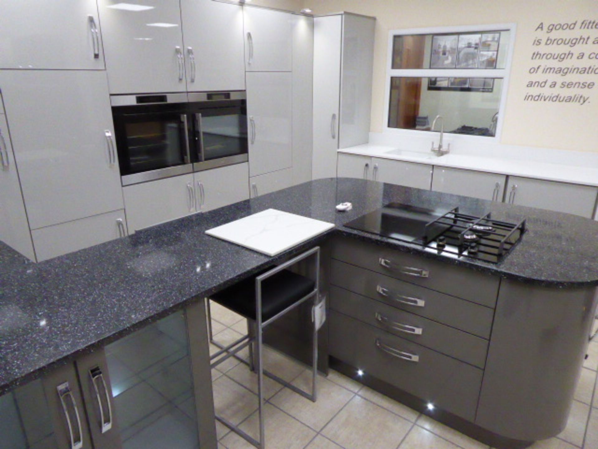 Large Roma dark grey and light grey kitchen with quartz worktops in an L-shape with a breakfast - Image 6 of 33