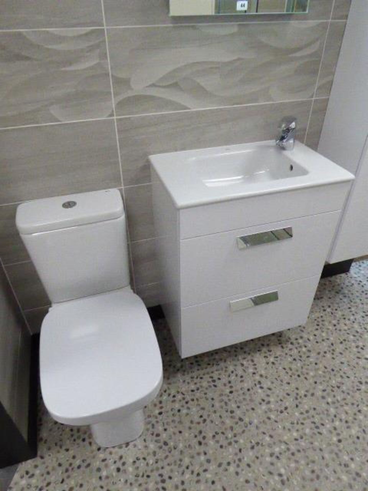 Roca Debba wash closet suite including: compact basin and 2-drawer unit; Monodin basin mixer; toilet - Image 4 of 5