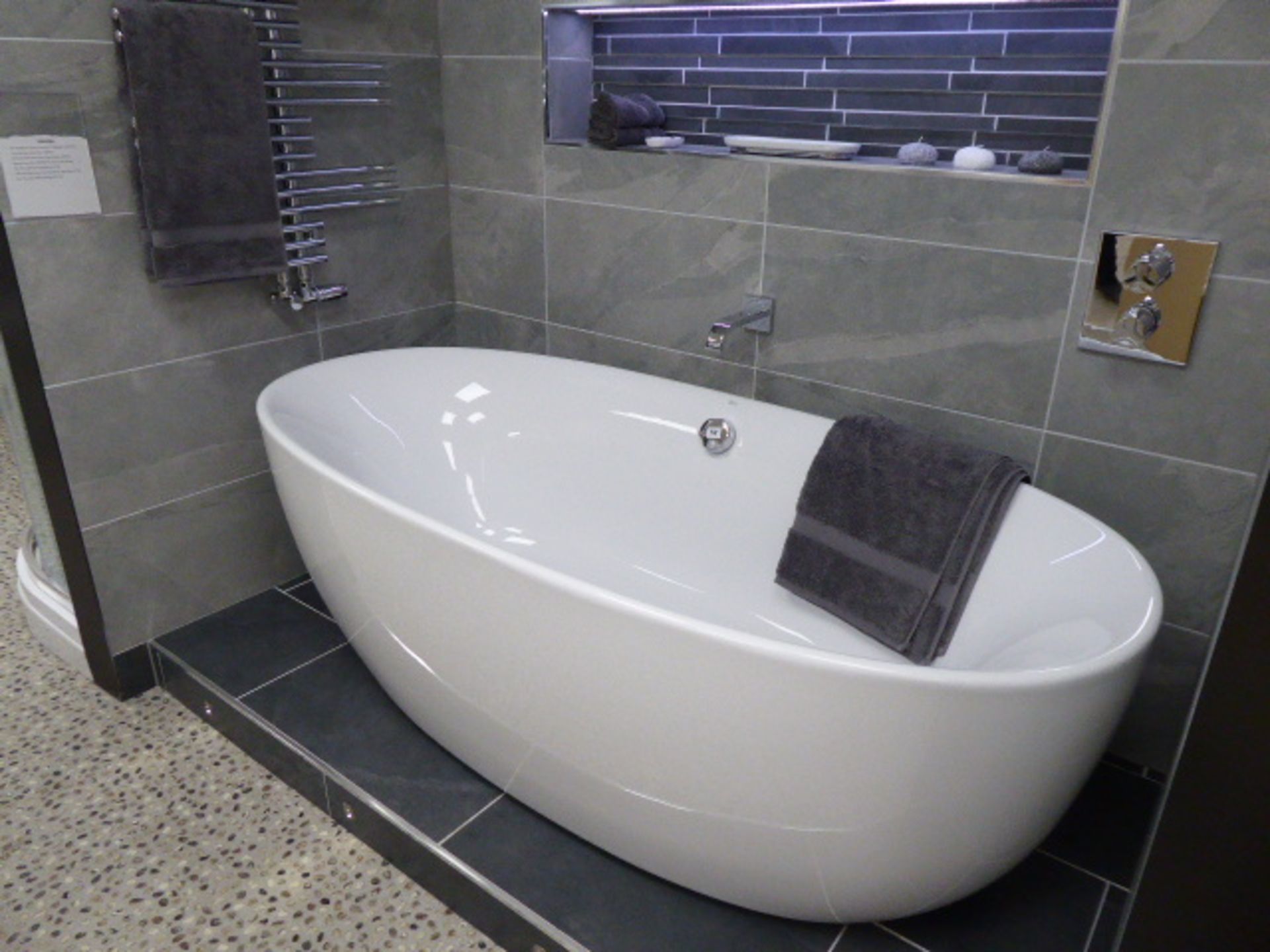 Roca Virginia 1-piece acrylic bath, 170cm; Grohe Spa Allure bath spout and thermostatic shower - Image 3 of 4