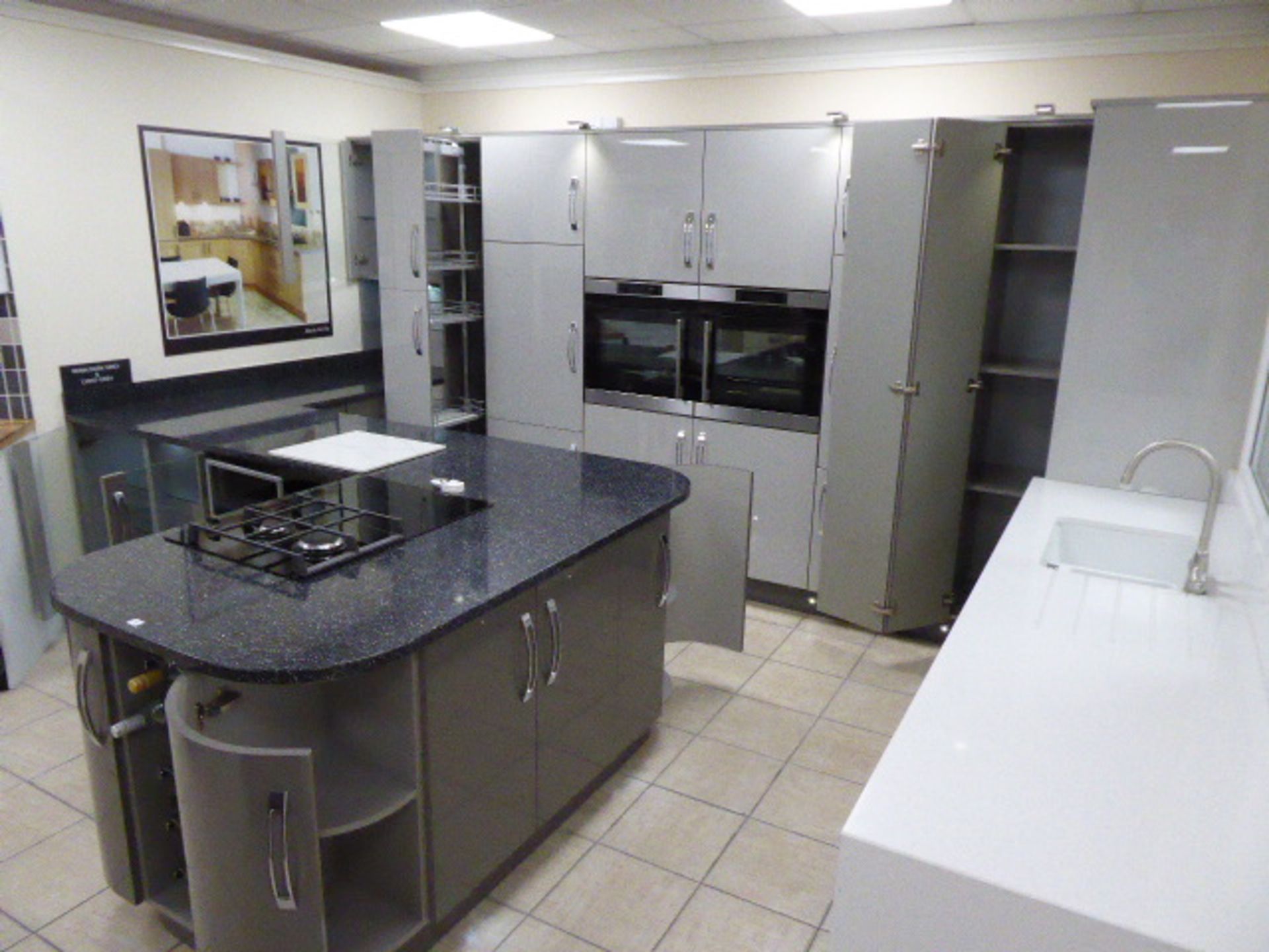 Large Roma dark grey and light grey kitchen with quartz worktops in an L-shape with a breakfast - Image 23 of 33