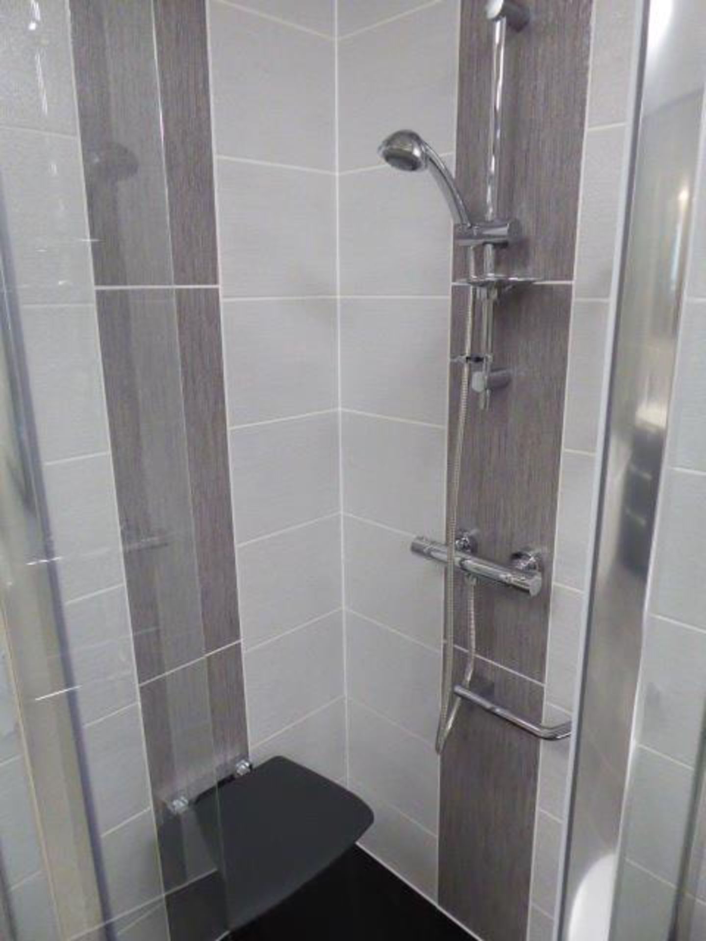 Roca Nexo shower suite including: low level Neo tray, 90cm quadrant; Roman Embrace pivot door; - Image 4 of 5