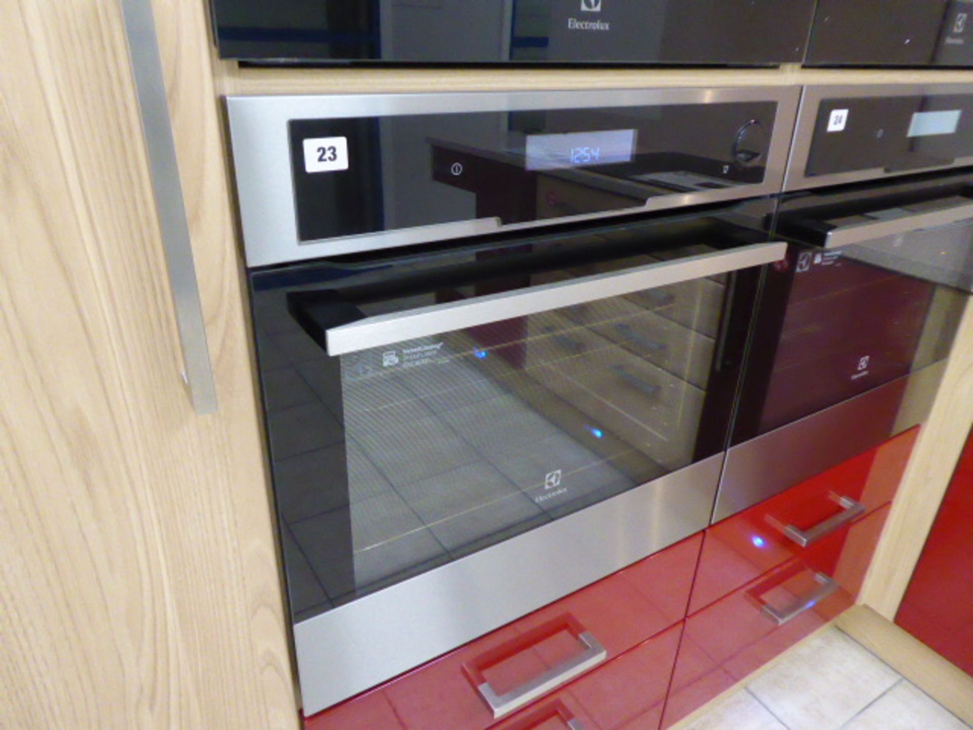 Electrolux EOB8851AAX combi-steam oven (demonstrator) (Located at the Lincoln saleroom)