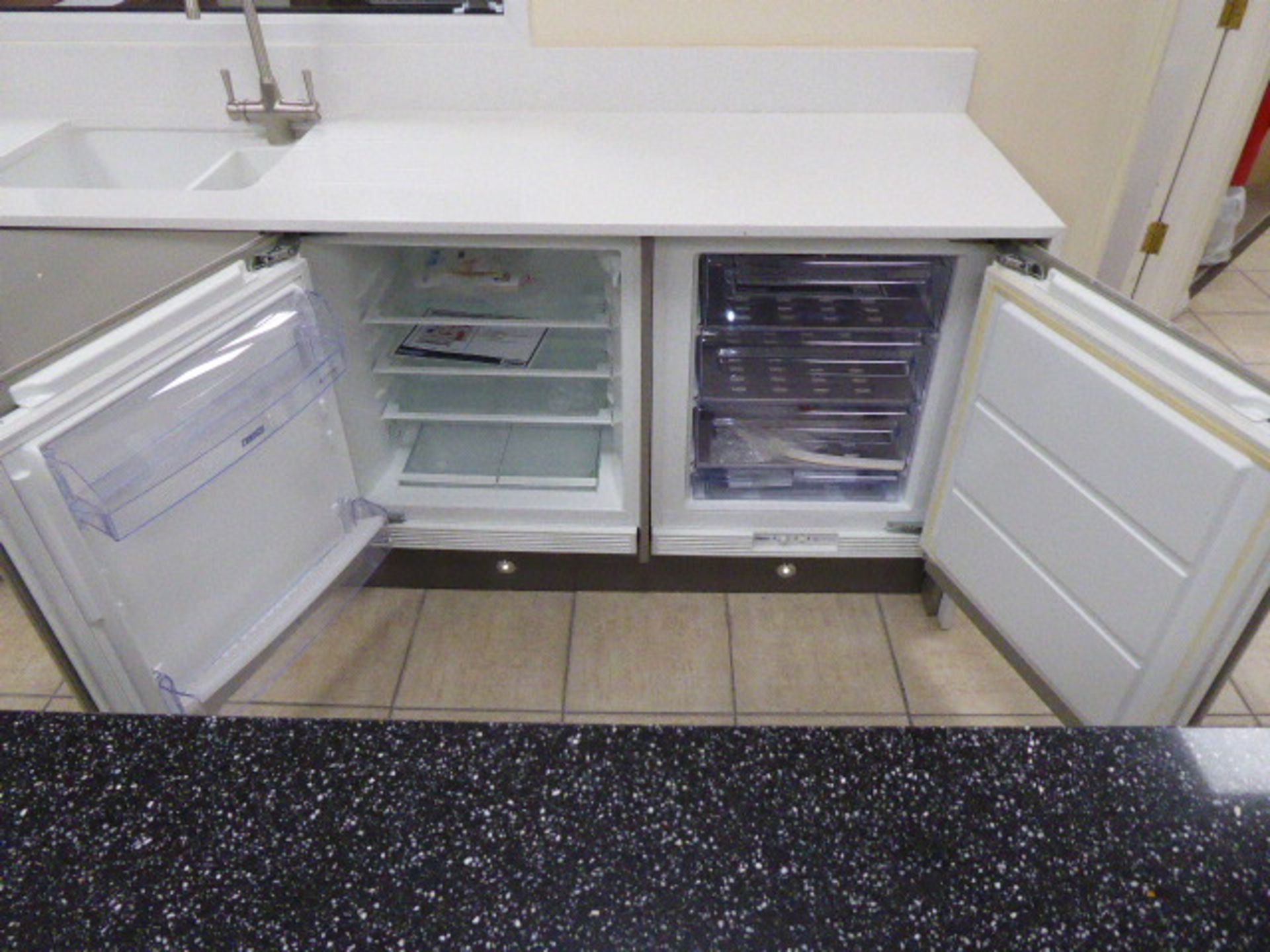 Large Roma dark grey and light grey kitchen with quartz worktops in an L-shape with a breakfast - Image 15 of 33