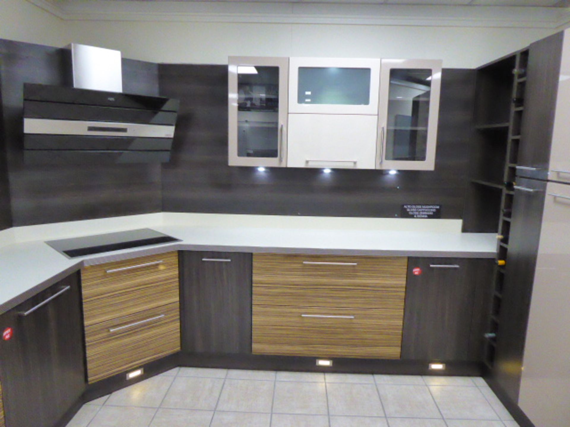 Large Alto gloss mushroom, gloss cappuccino, gloss Sibrano and Sienna kitchen with off white - Image 4 of 24