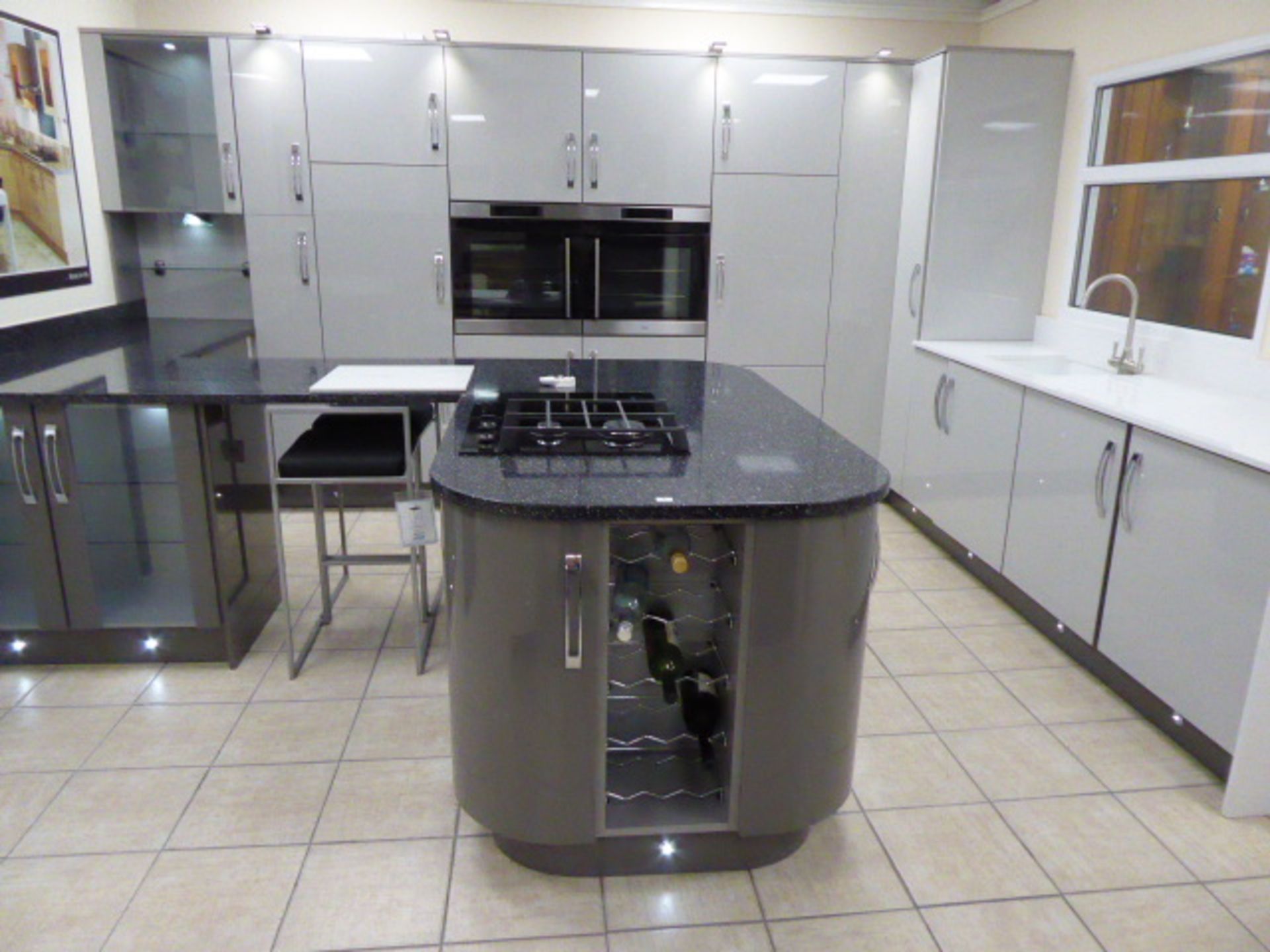 Large Roma dark grey and light grey kitchen with quartz worktops in an L-shape with a breakfast - Image 3 of 33