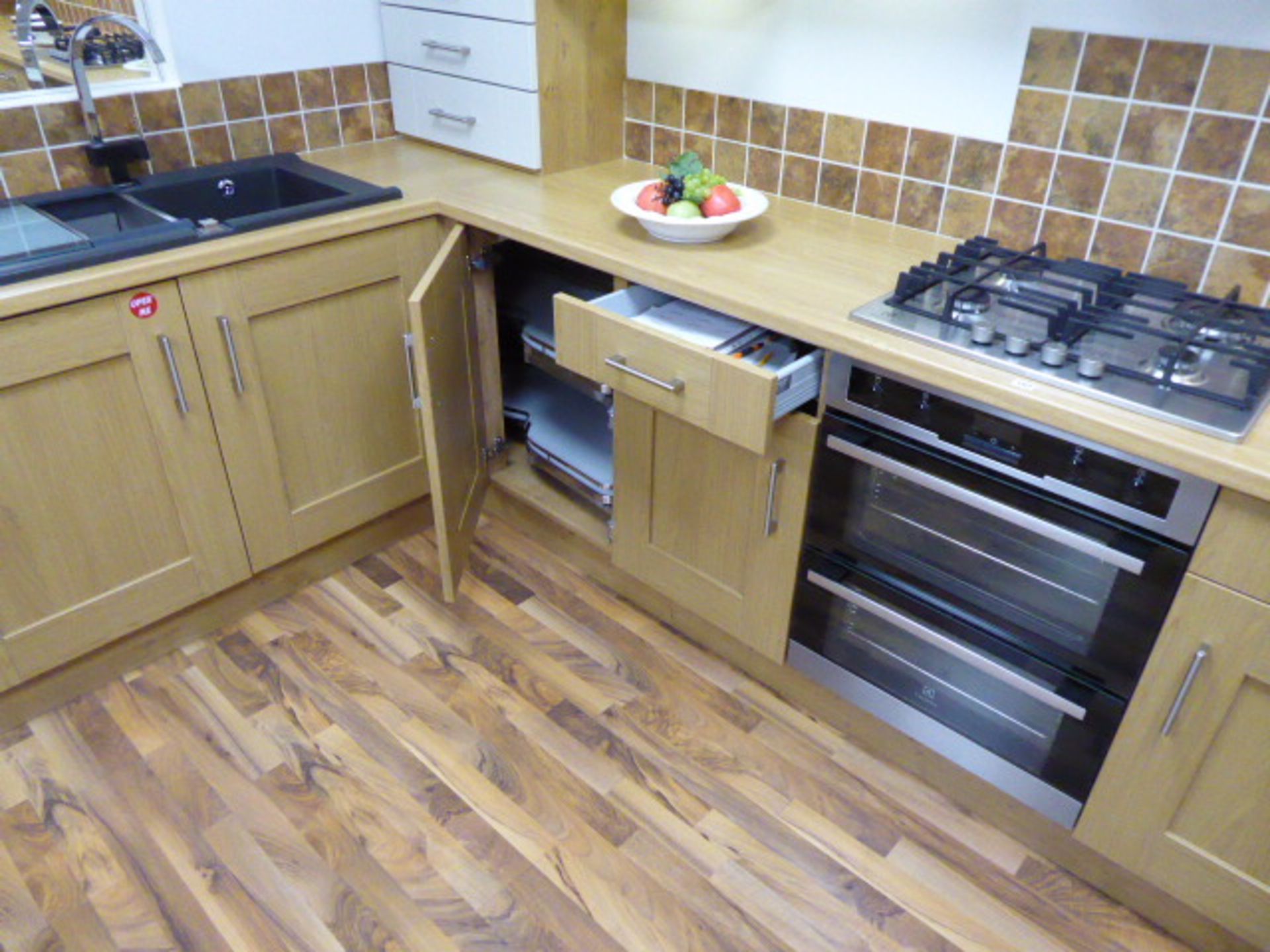 Milbourne oak and almond kitchen with oak effect laminate worktops. Max measurement is 390cm x - Image 8 of 13