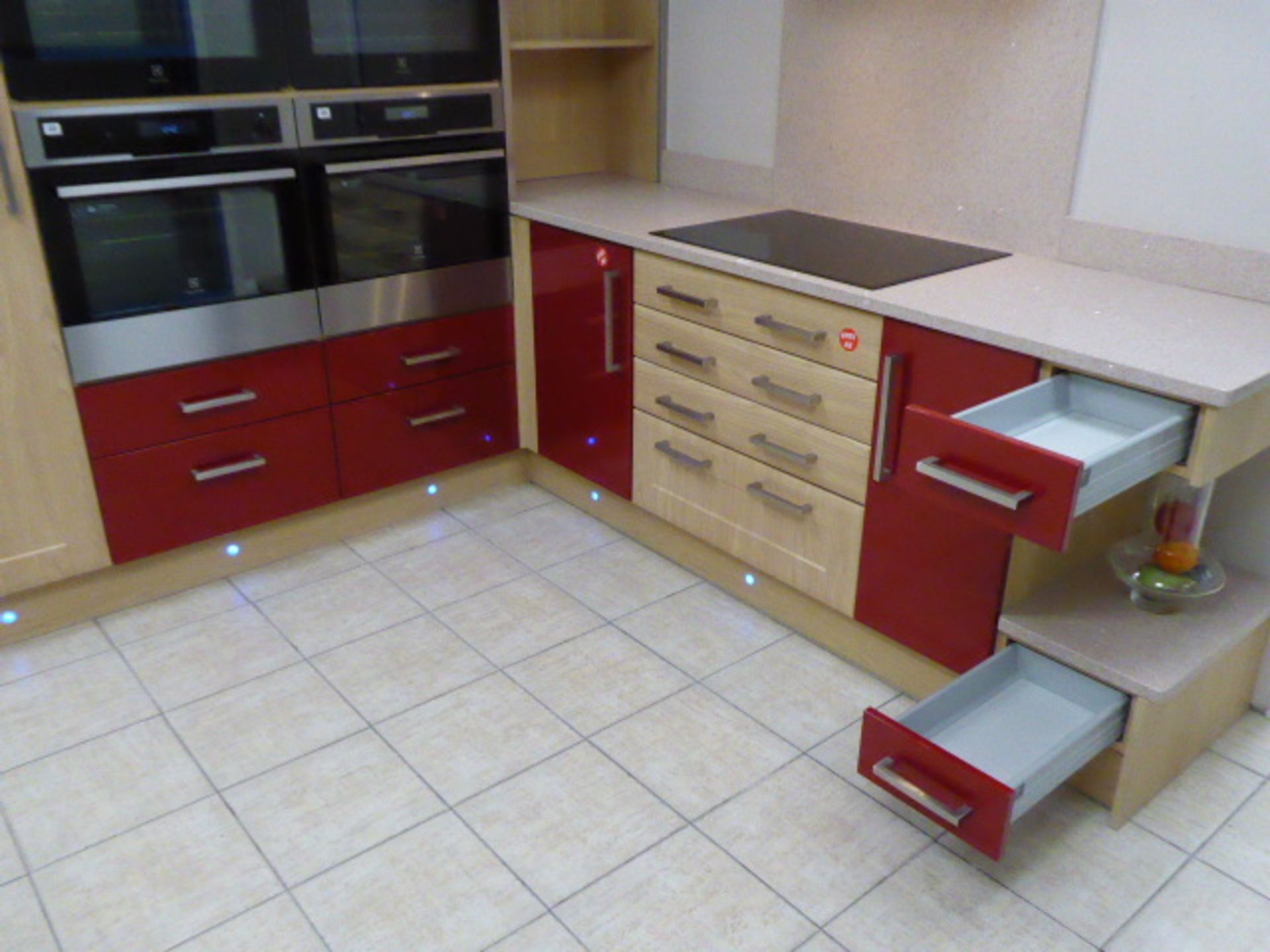 Alto gloss red China and York Shaker Corsico chestnut L-shape kitchen with quartz worktops. Max - Image 11 of 11