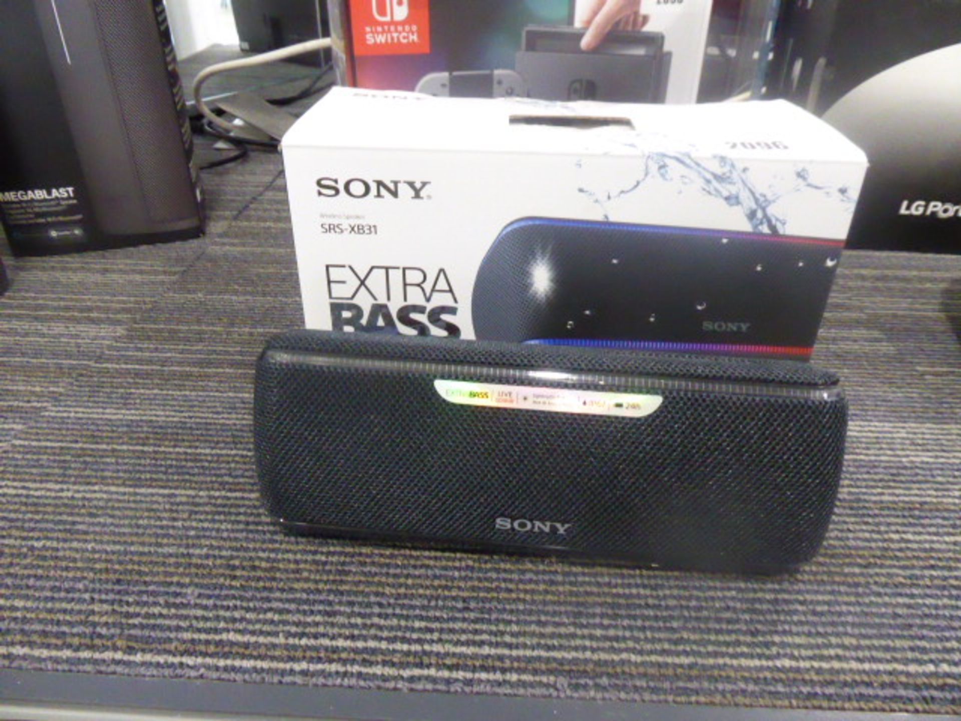 Sony SRS-XB31 portable blu-tooth speaker with box