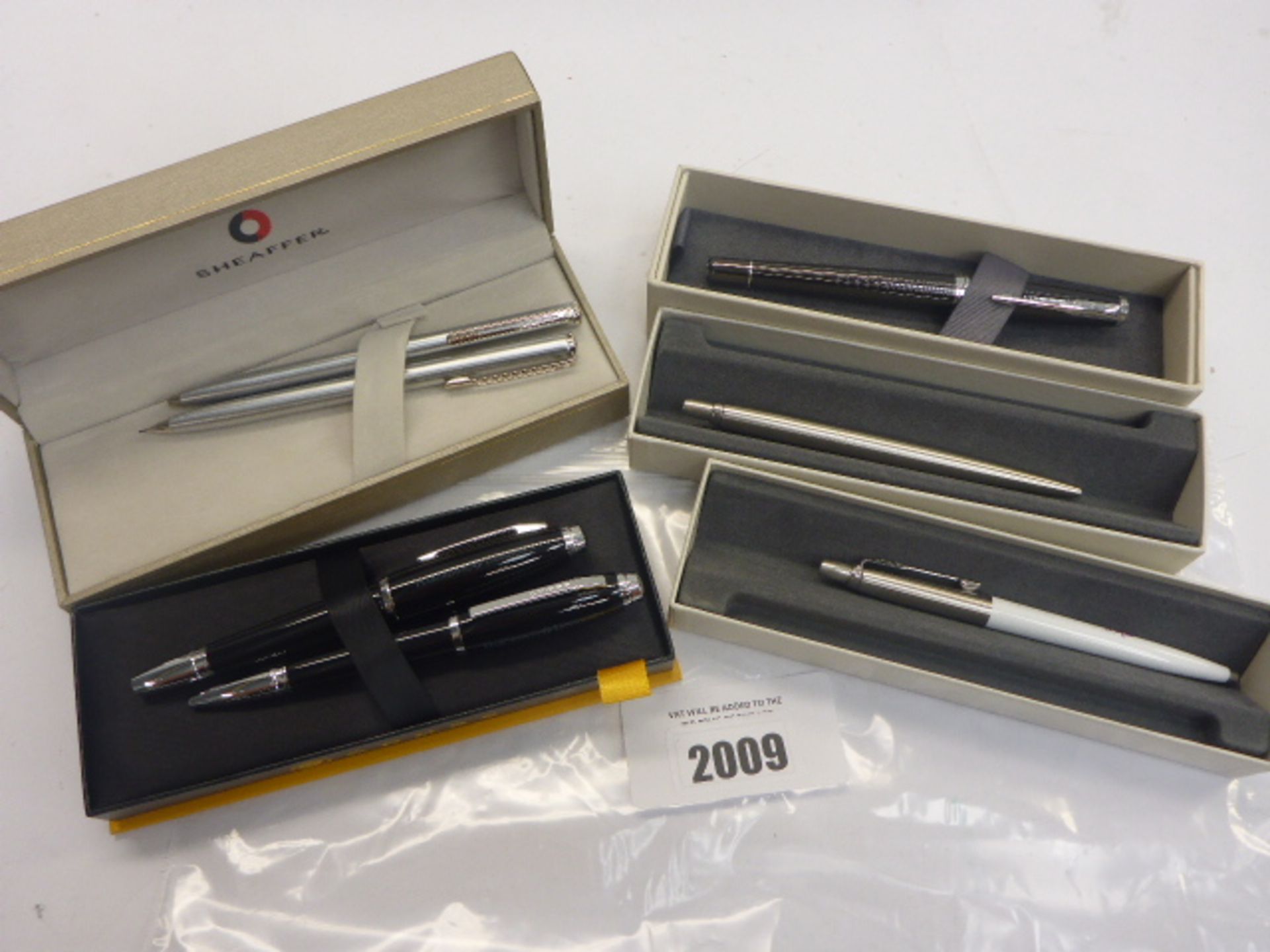 2 ballpoint Parker pens (1 custom engraved) and Parker Urban Fountain pen, Cross pen set (custom)