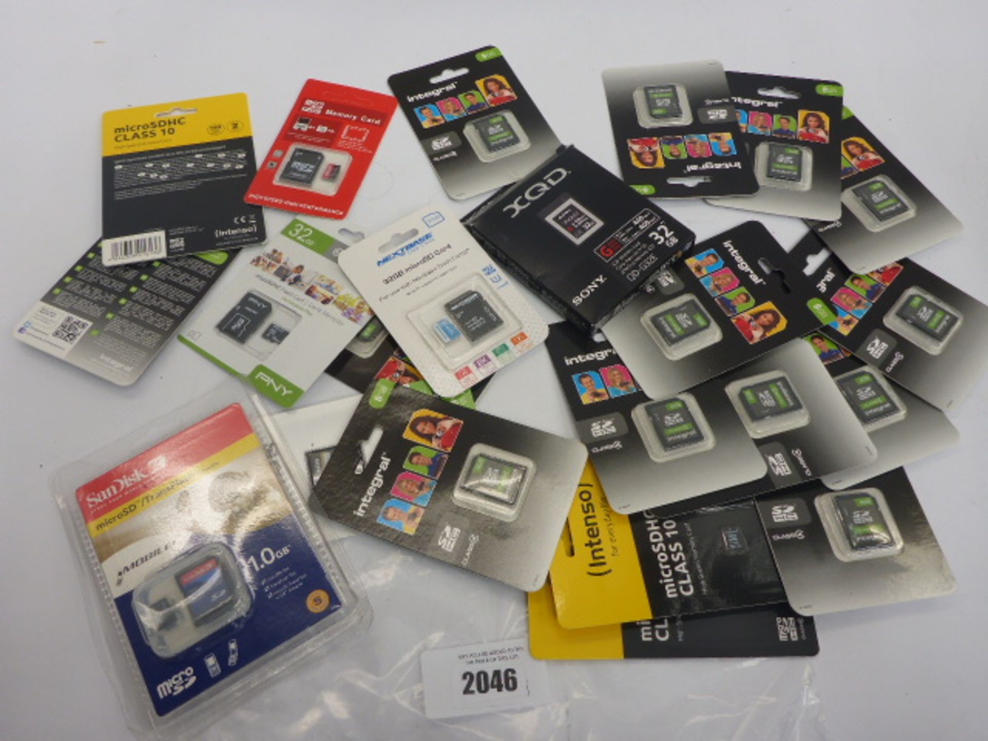 Quantity of various generic microSDHC cards in various sizes