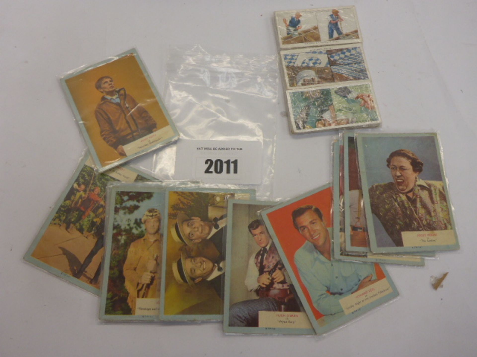 Quantity of Wills Household cigarette cards and Who-Z-At Star cigarette cards