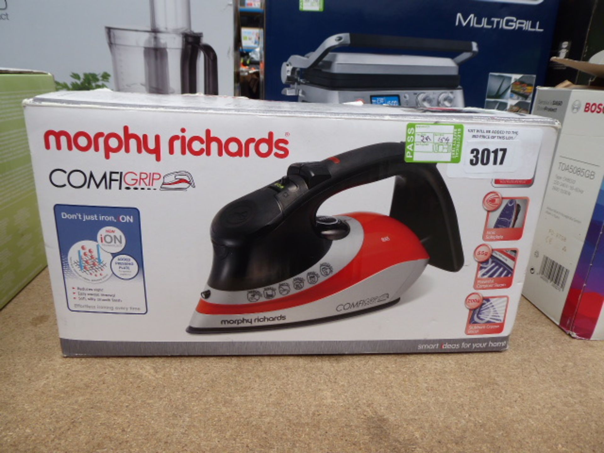 Boxed Morphy Richards steam iron