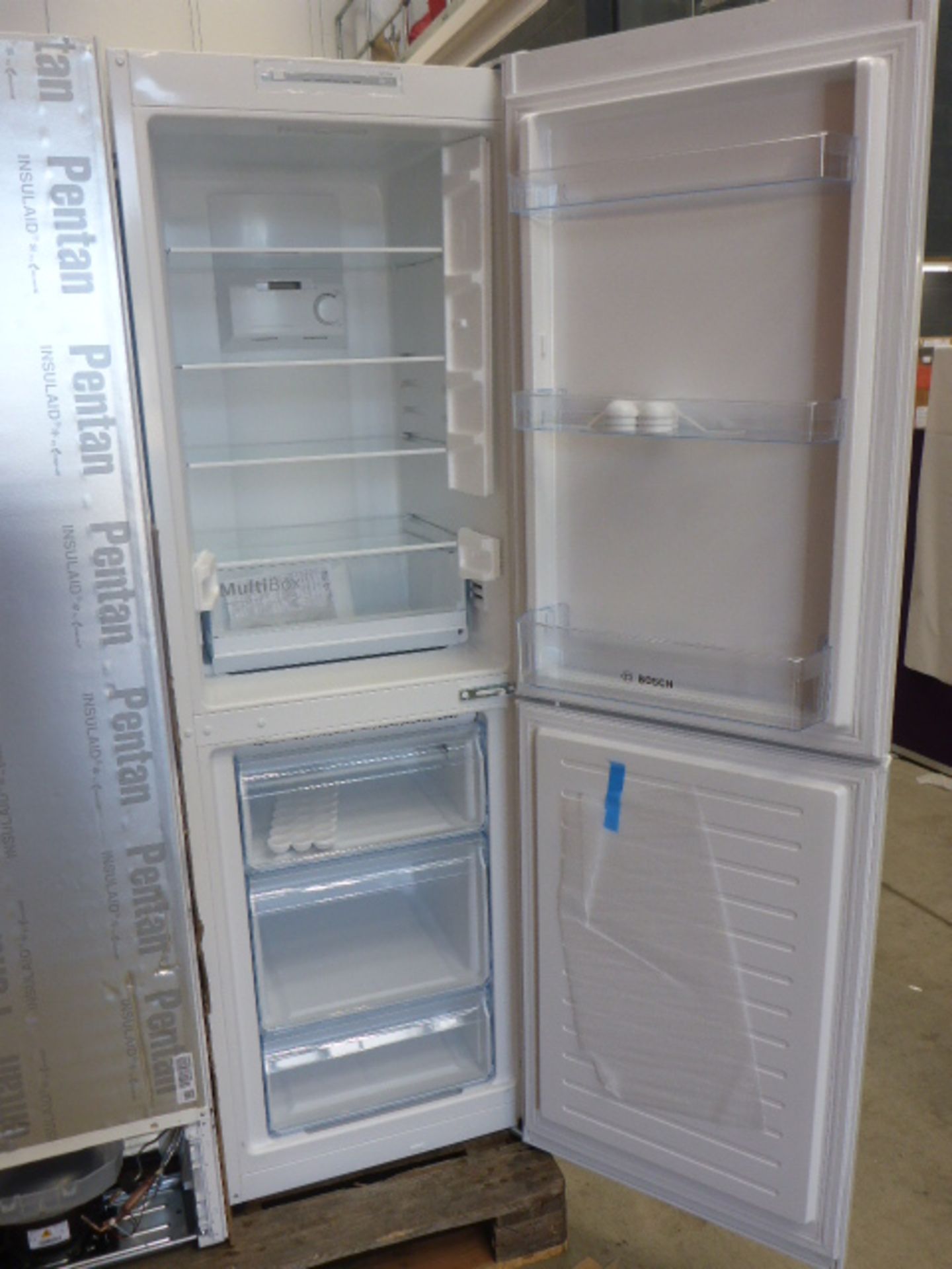 KGN34NW3AGB Bosch Free-standing fridge-freezer - Image 2 of 2