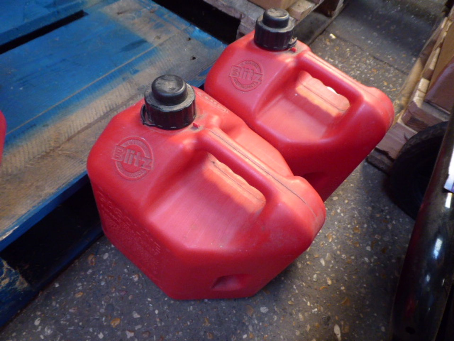 2 Blitz 7L petrol jerry cans