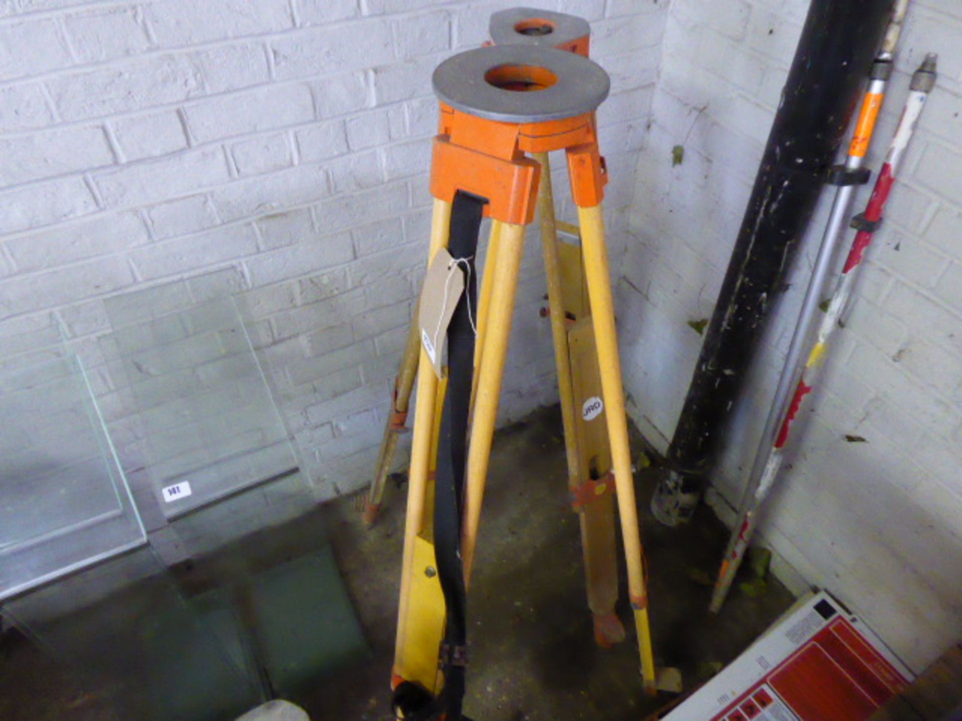 Surveyor's tripod