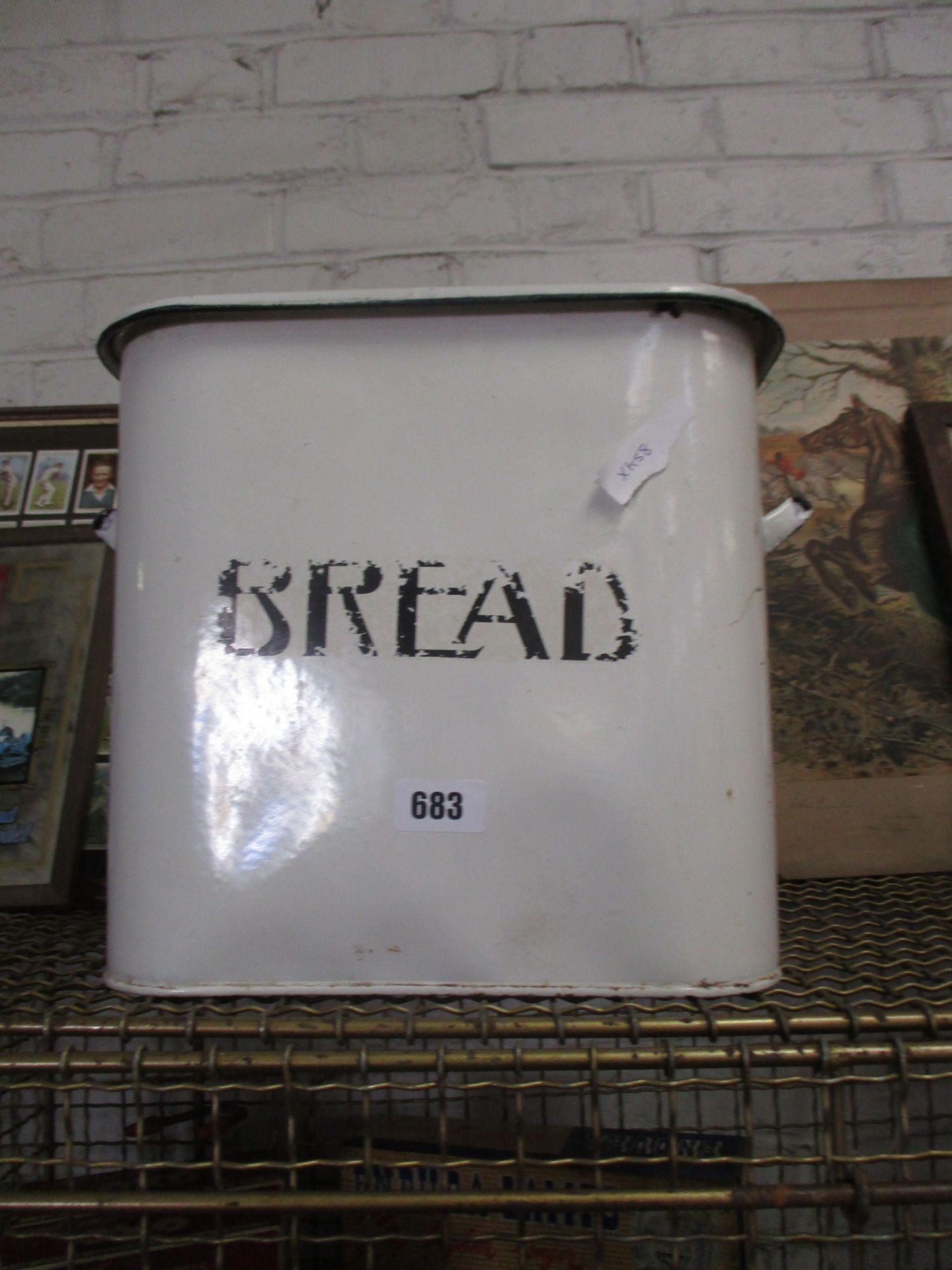 Enameled bread bin