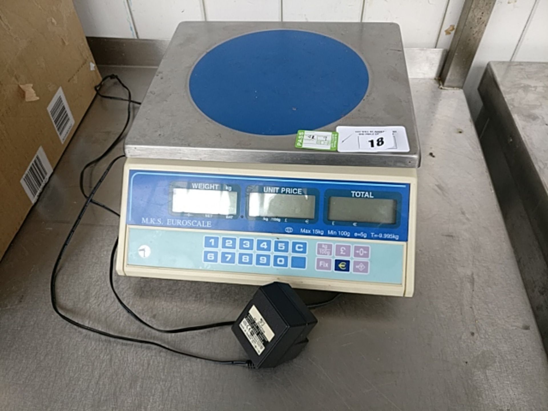 Set of digital weighing scales