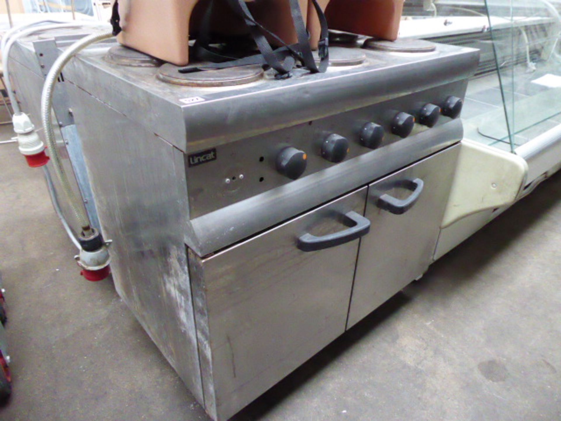 90cm electric Lincat 6 ring stove with 2 door oven under