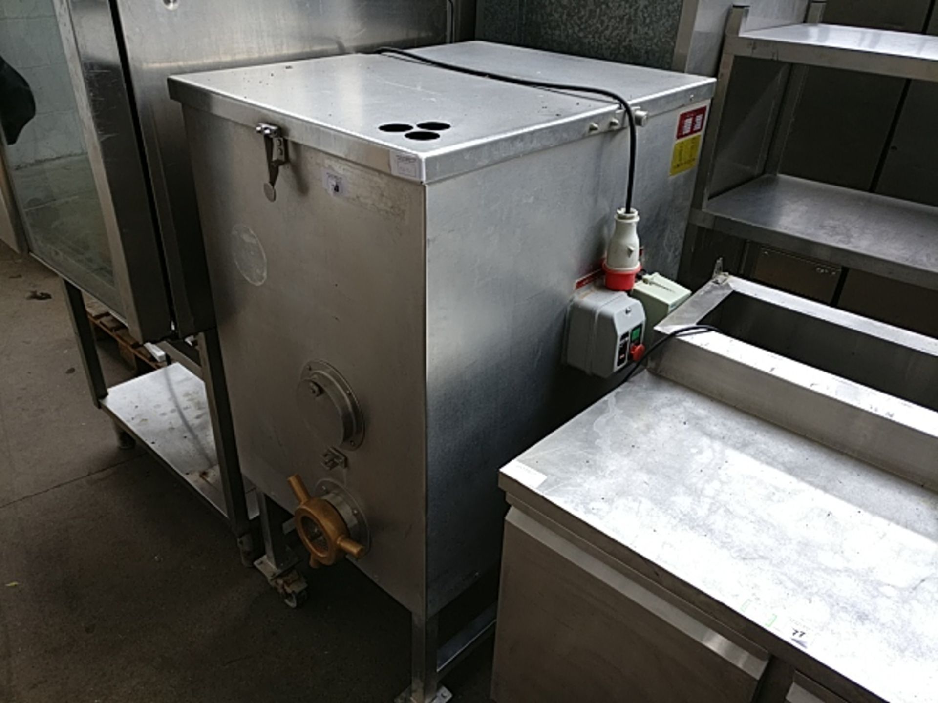 (83) Koneteollismo LM-32A 3-phase mobile meat mincing machine on castors