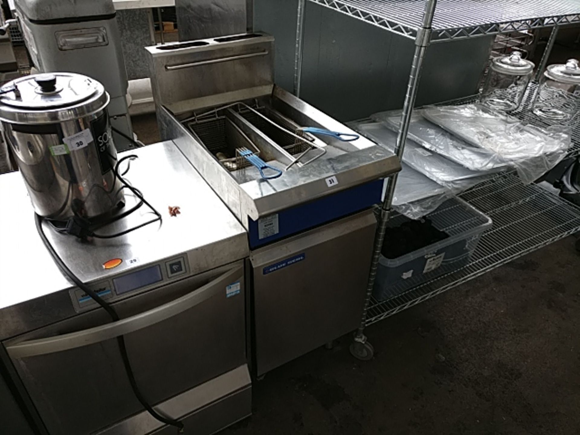 45cm gas BlueSeal twin-well fryer with 2x baskets