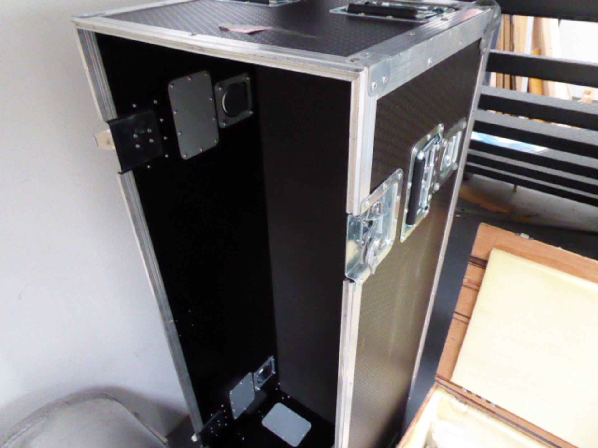 Marine use gamma source container with travel case, electrical control ...