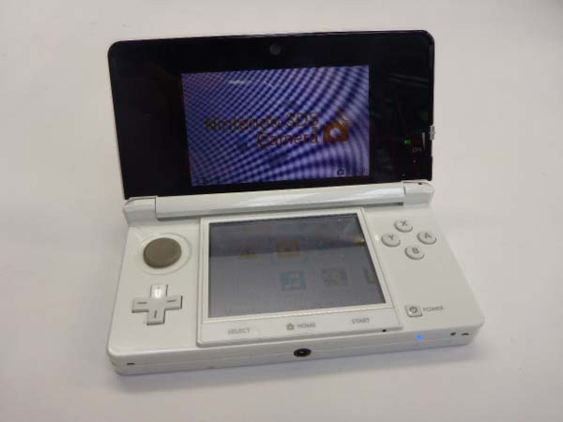 Nintendo 3DS in white