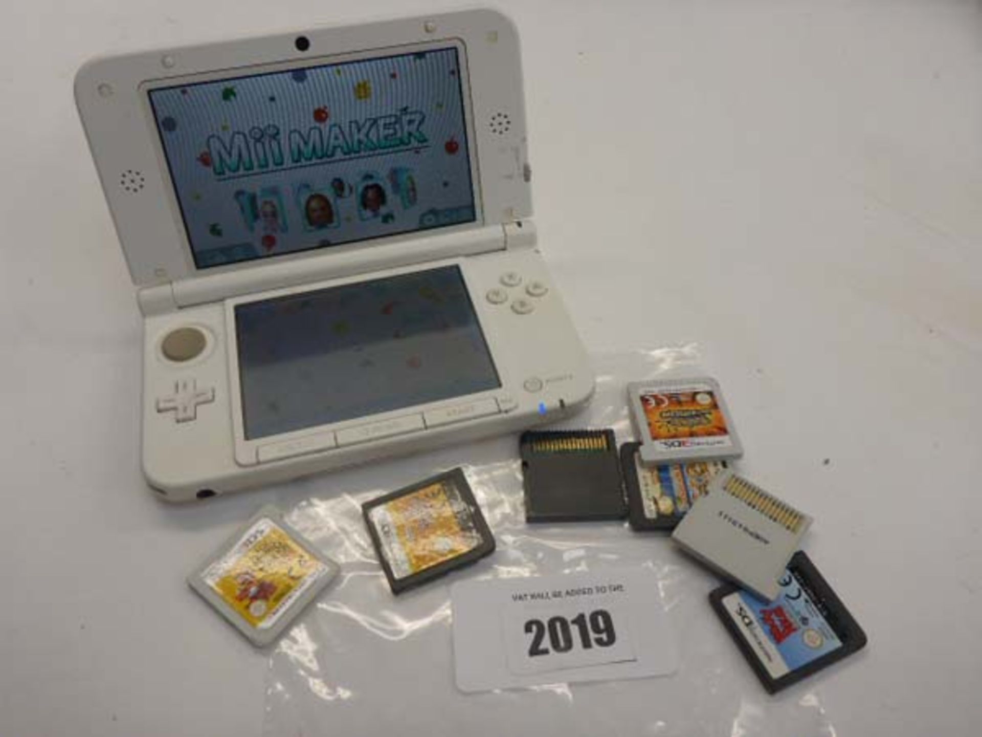 Nintendo 3DS XL with 7 games