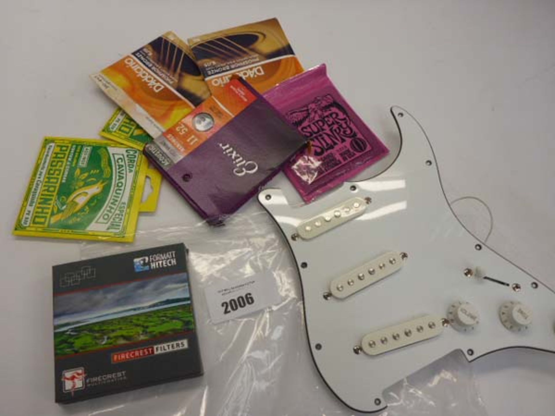 Quantity of guitar strings and pickup selector switch