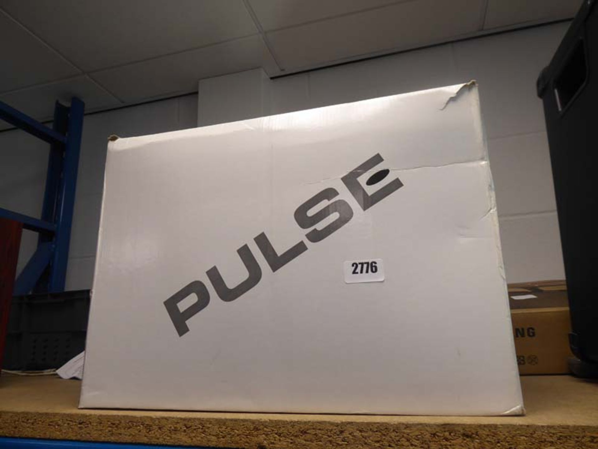 Pulse stereo speaker set in box
