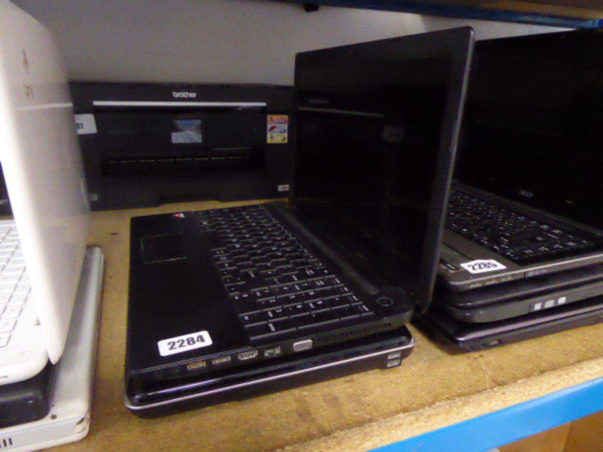 Samsung & Toshiba laptops for spares and repairs (no psu)