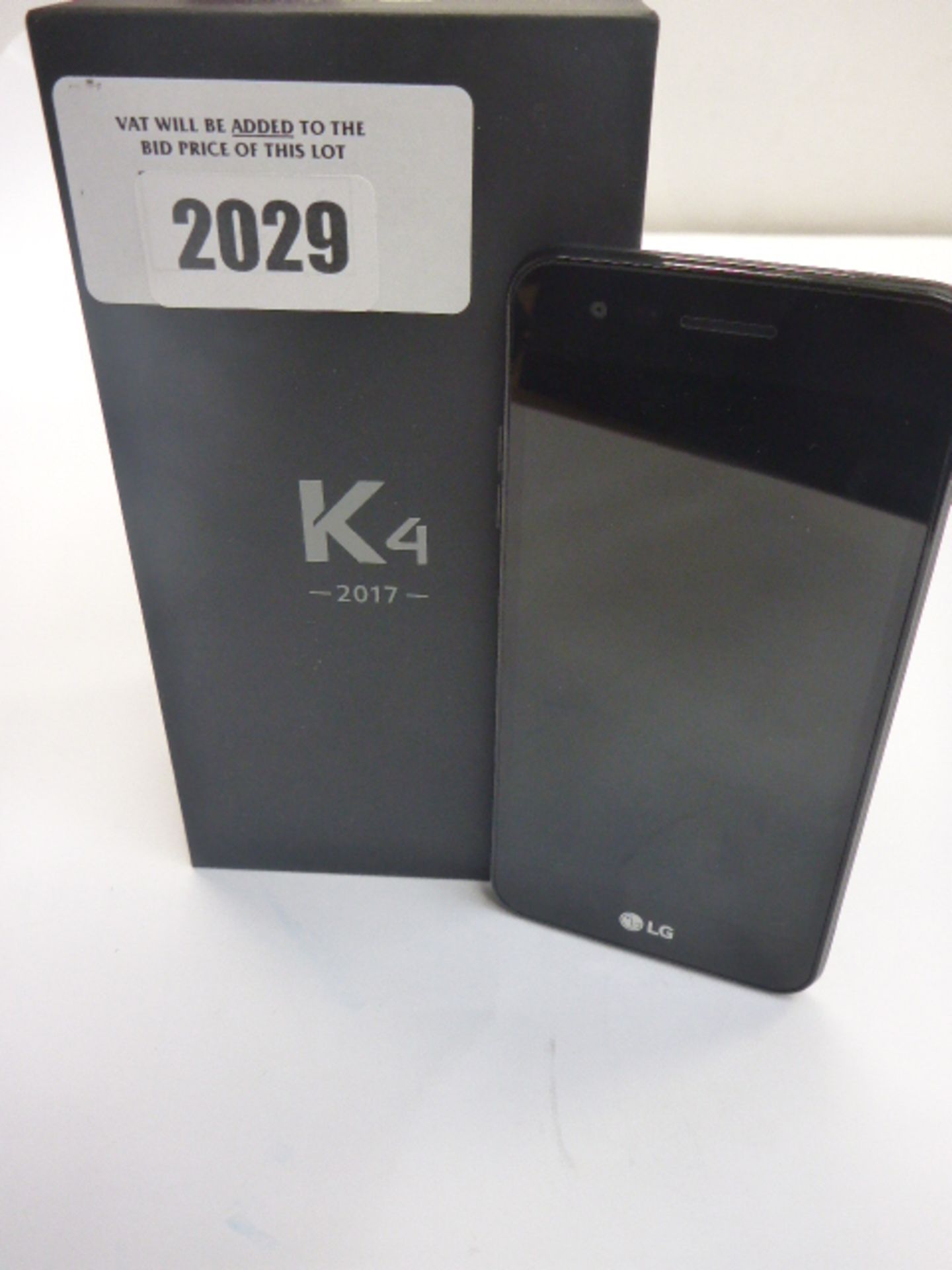 LG K4 2017 Android mobile phone, 8GB storage with box.