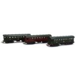 A Marklin OO gauge tinplate passenger coach 'Mitropa' and a pair of coaches in green livery (3)