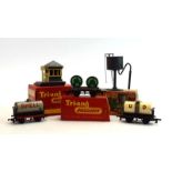 A group of Tri-ang OO gauge rolling stock and buildings including an R72 gate keepers hut,