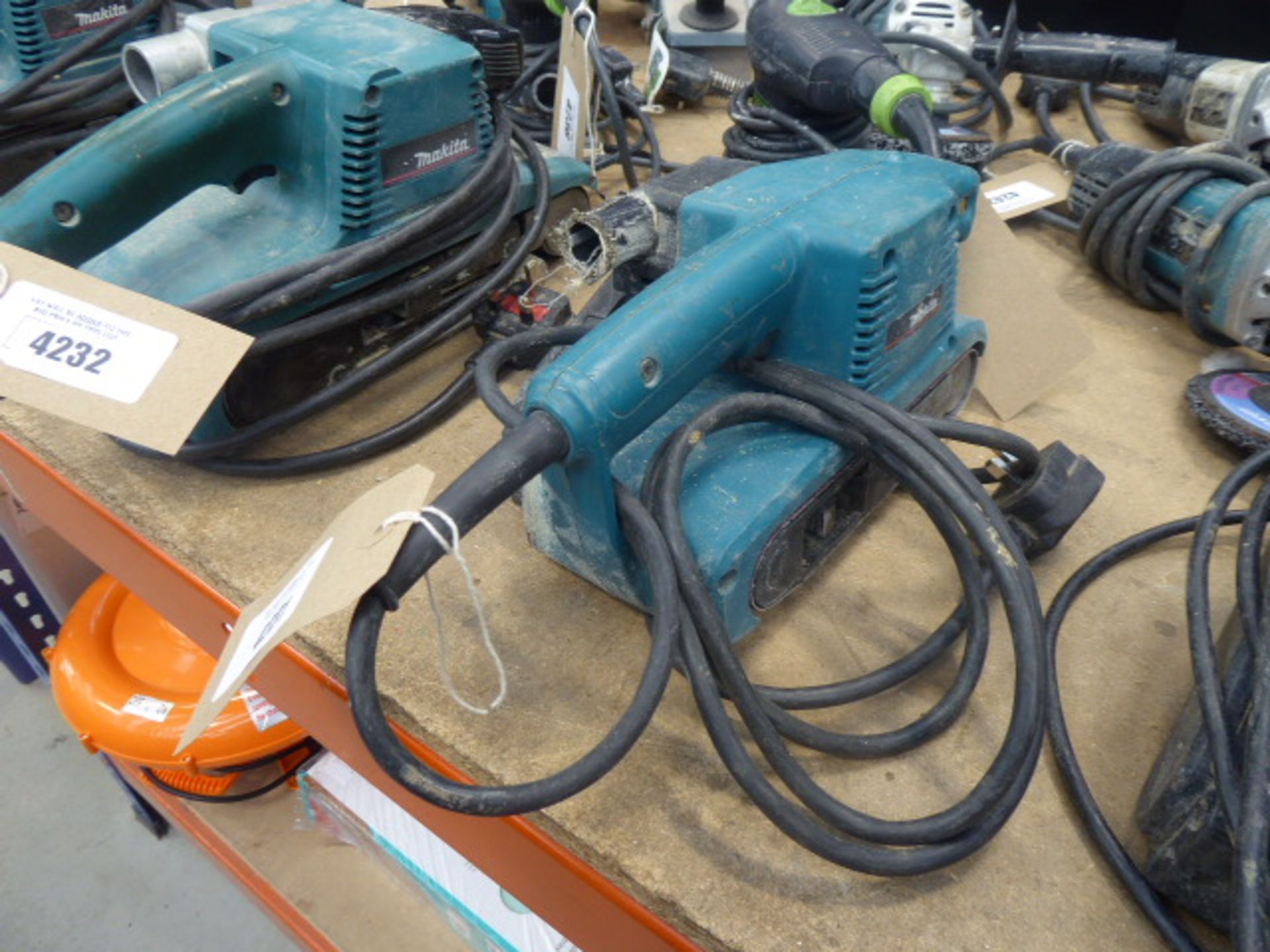 Makita 4'' belt sander