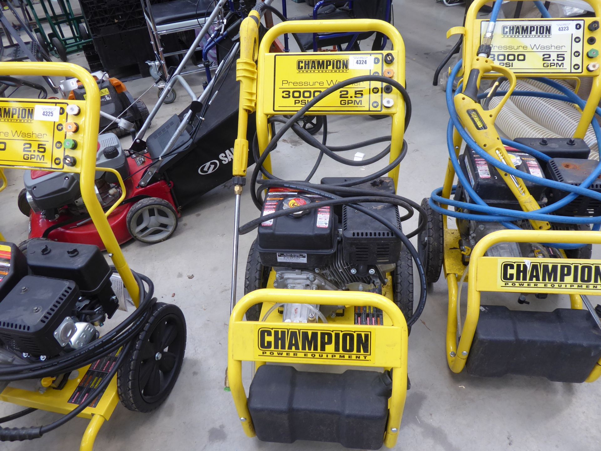 Champion petrol powered pressure washer