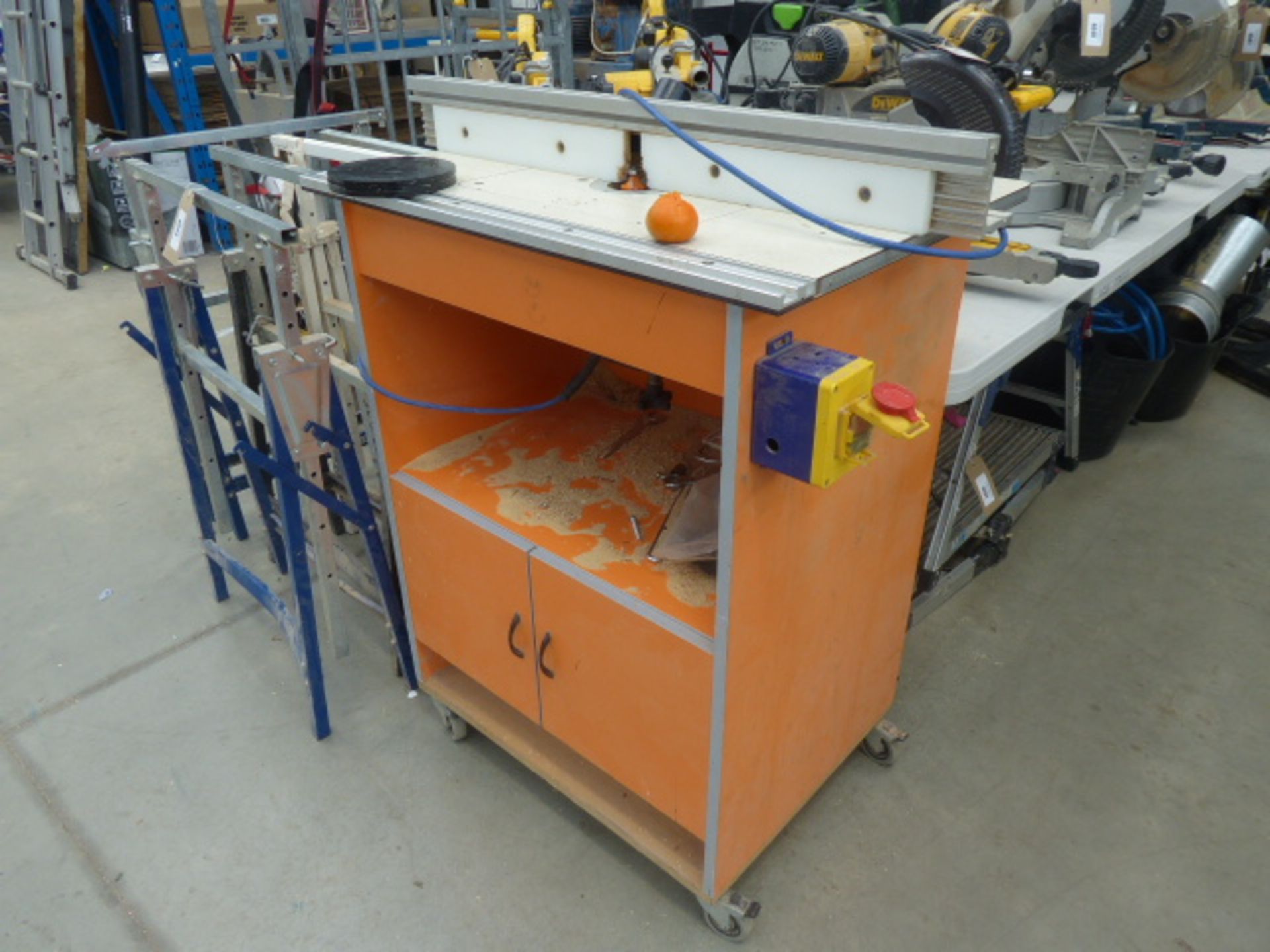 DeWalt router mounted on router bench