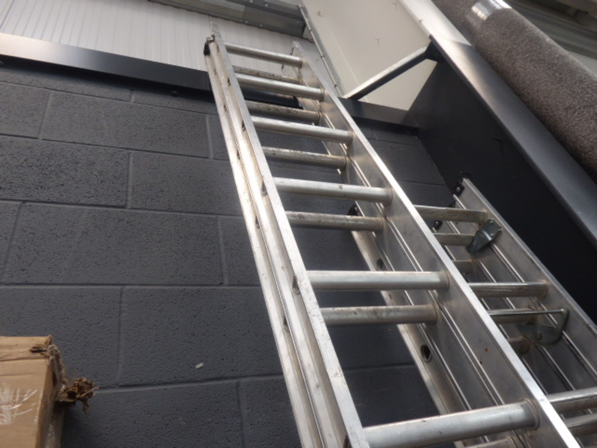 Double aluminium extending ladder.
