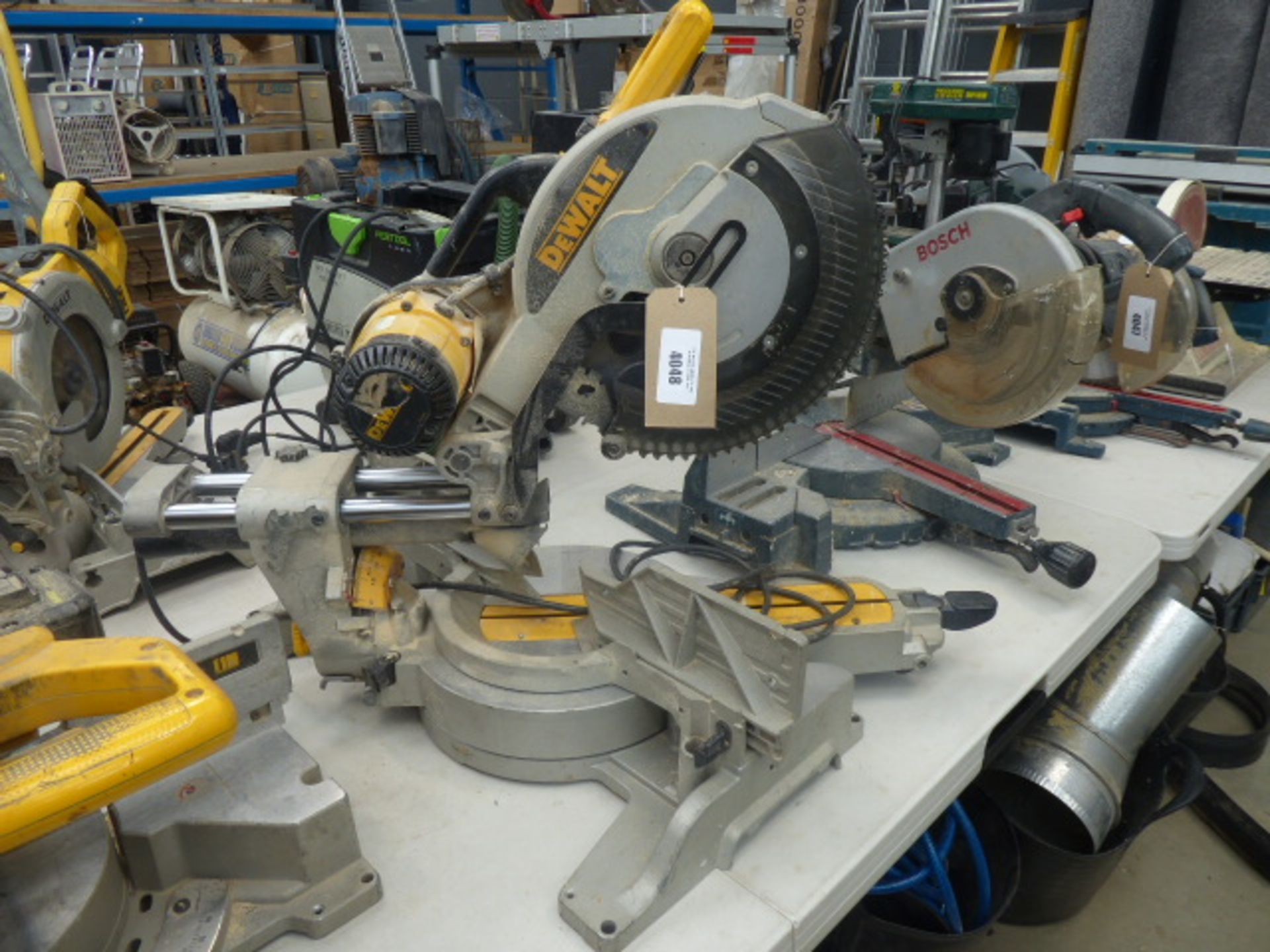 DeWalt DWS 780 compound mitre saw