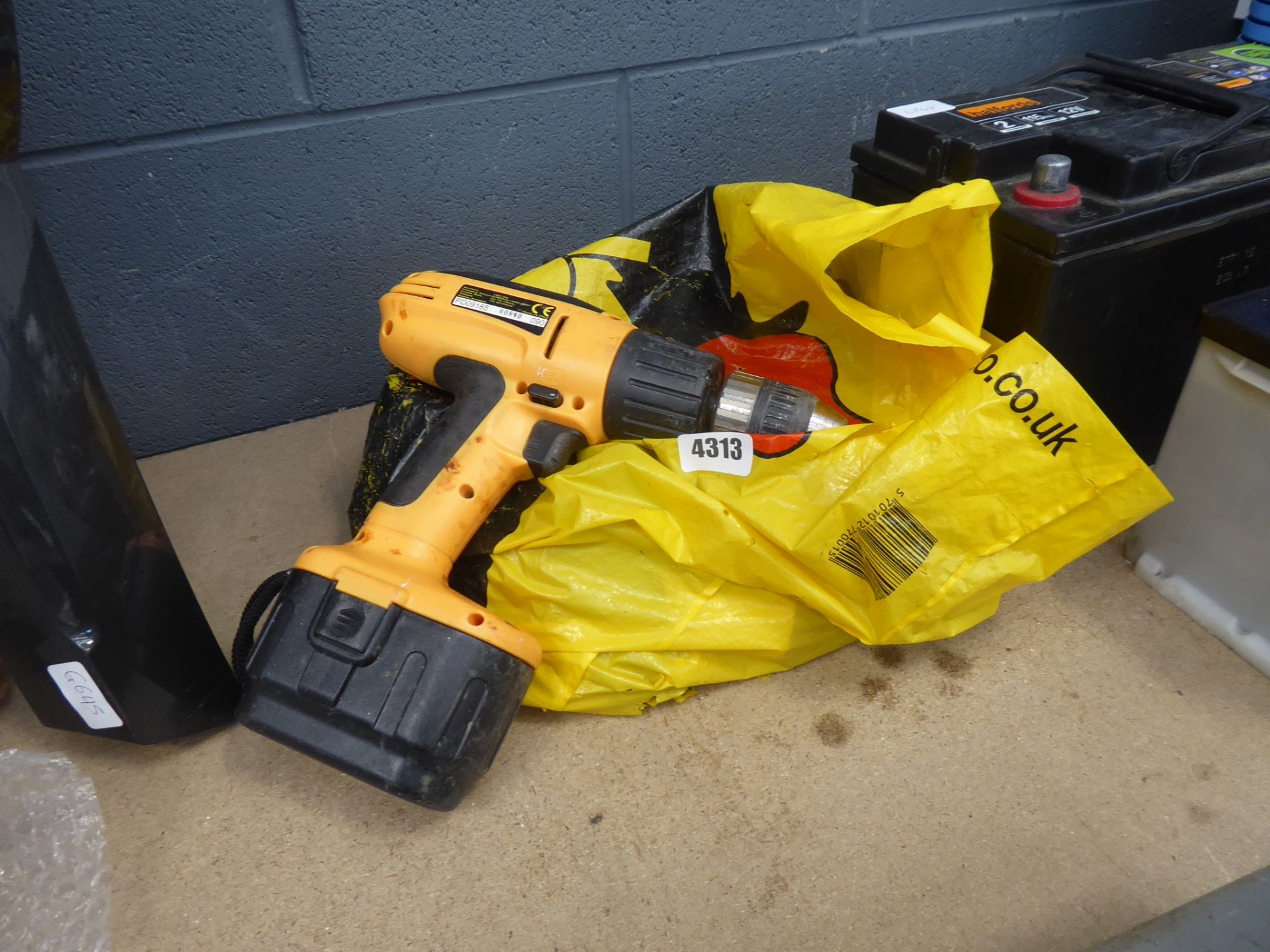 Bag of assorted items to include cutting disks, locks, hinges and JCB drill