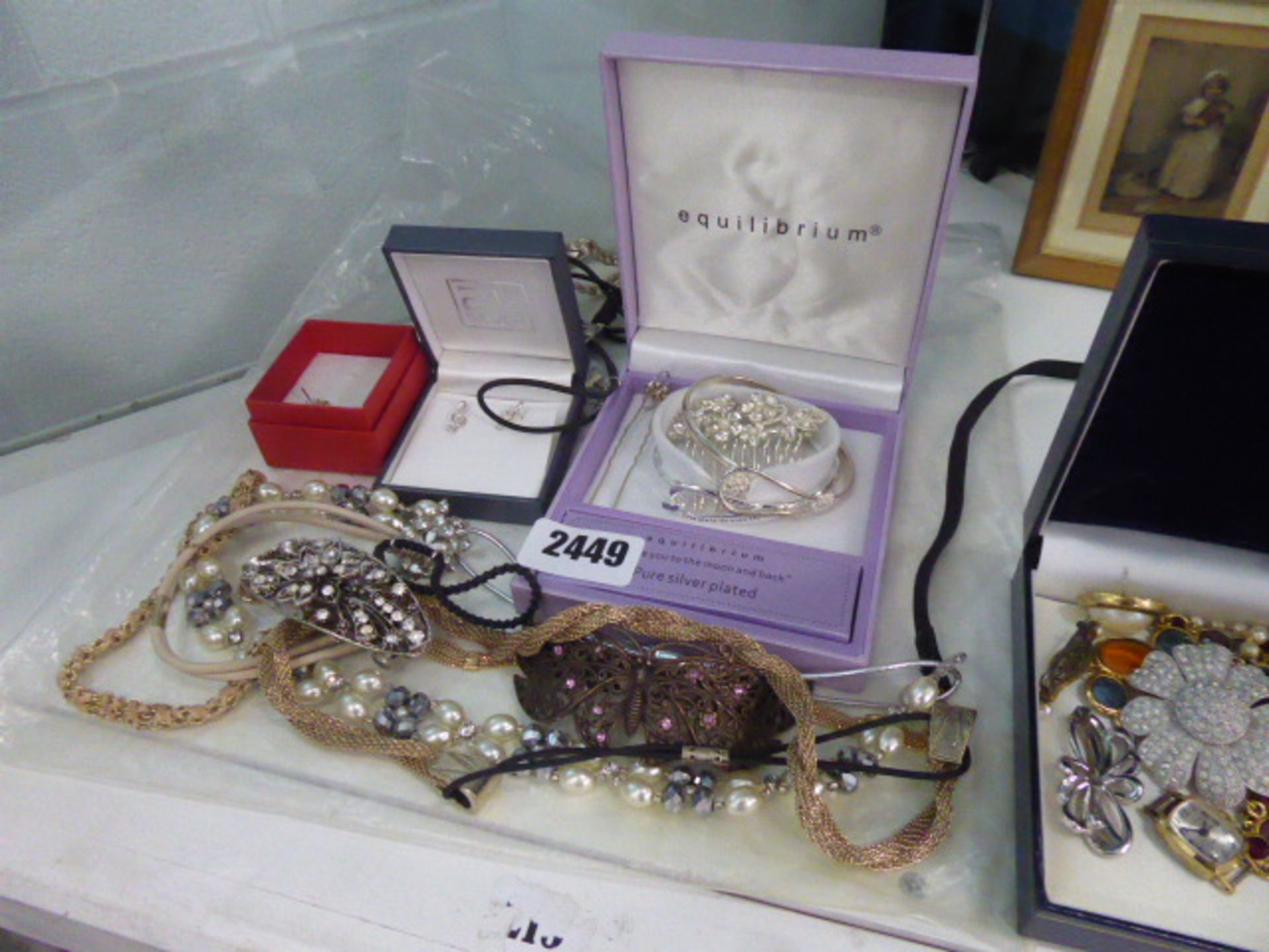 Selection of costume jewellery items