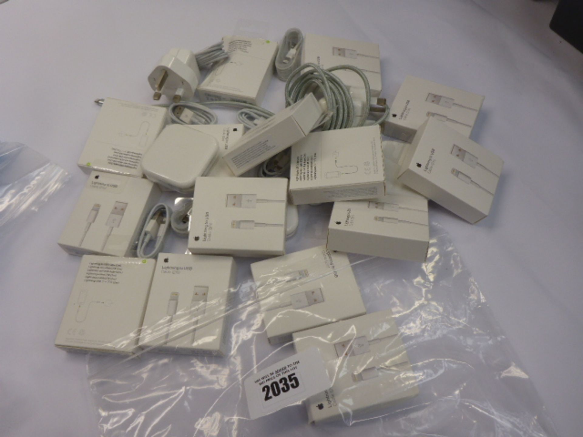 Quantity of lightning cables and EarPods