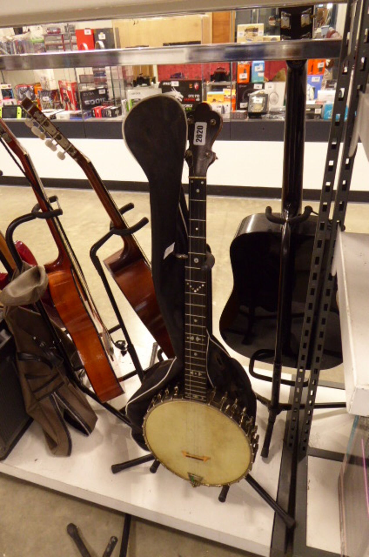 5 string banjo with soft carry case