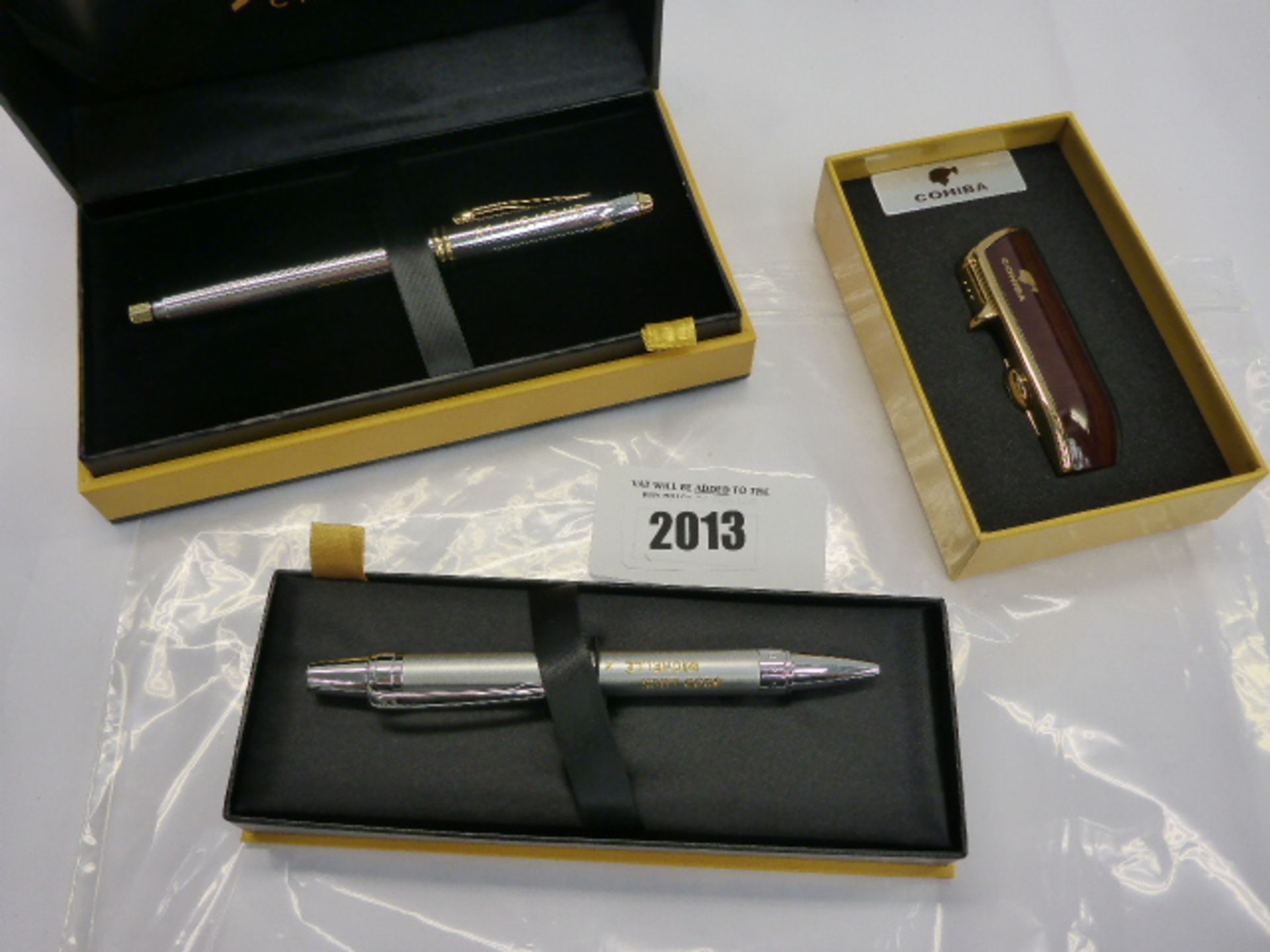 2x Custom engraved Cross pens and Choiba jet lighter