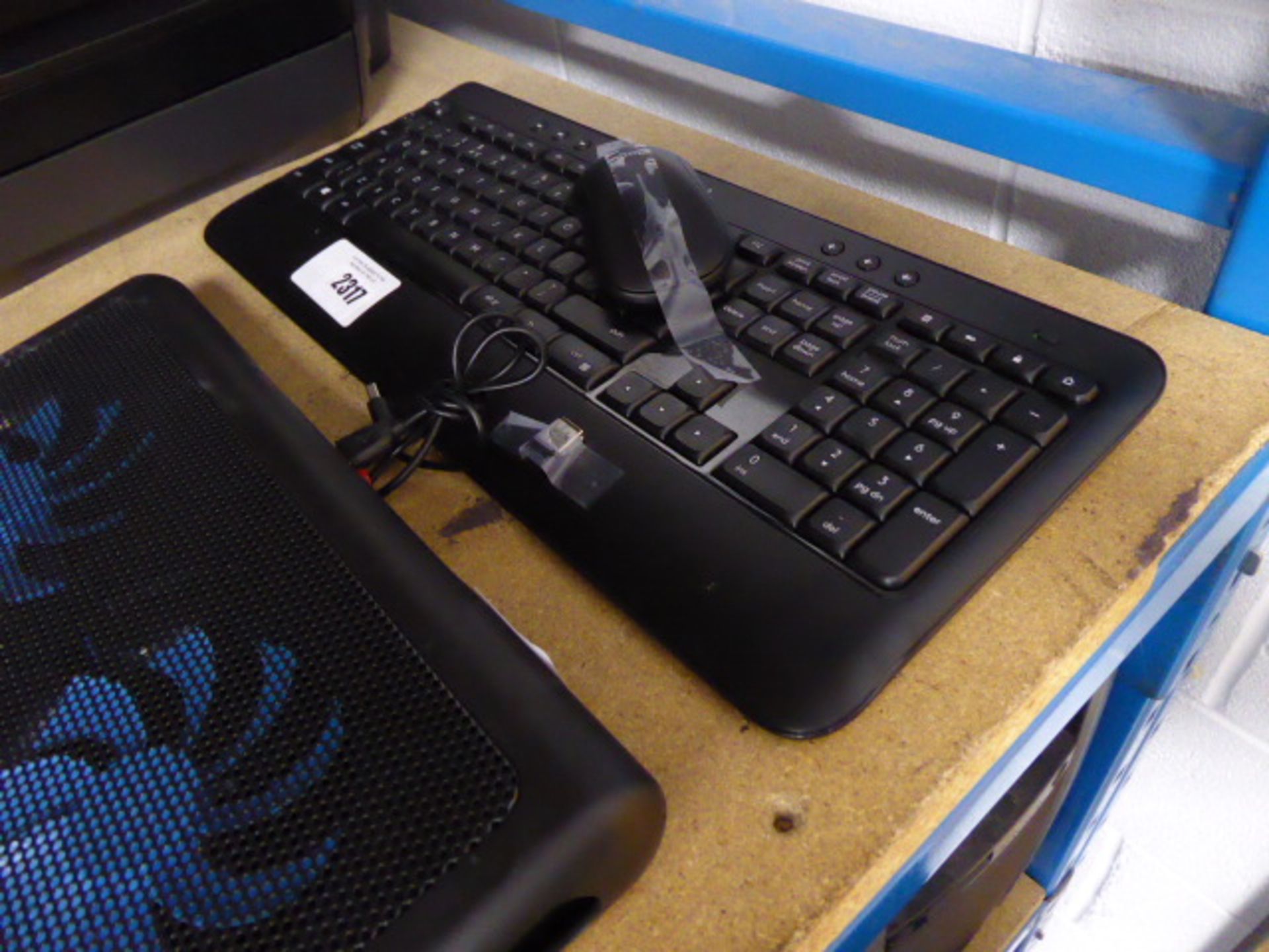2295 - Logitech wireless keyboard and mouse set
