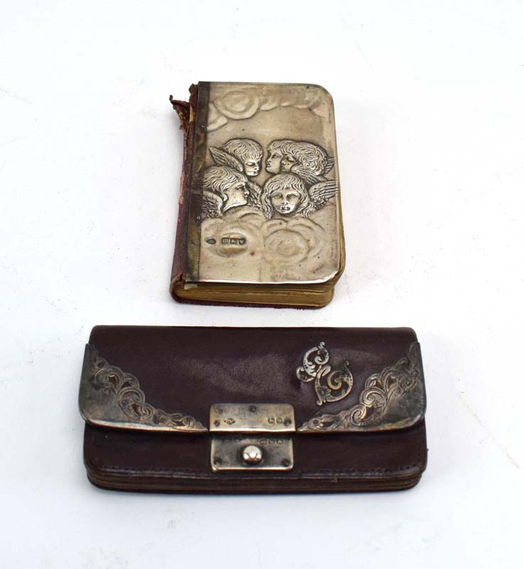 A Victorian silver mounted leather purse, Birmingham 1896, w. 11.